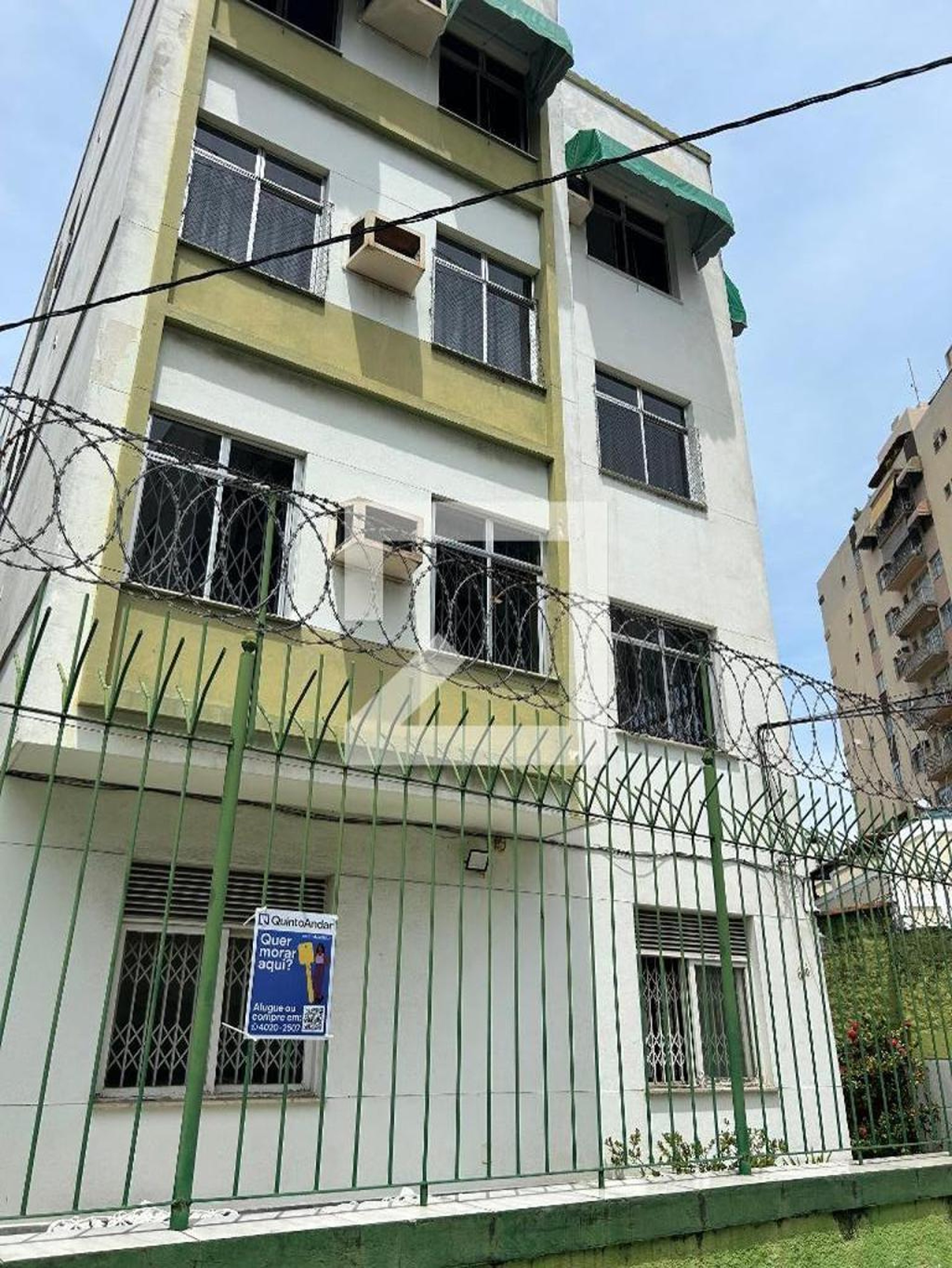 Fachada Condomínio em Rua Honório, 656
