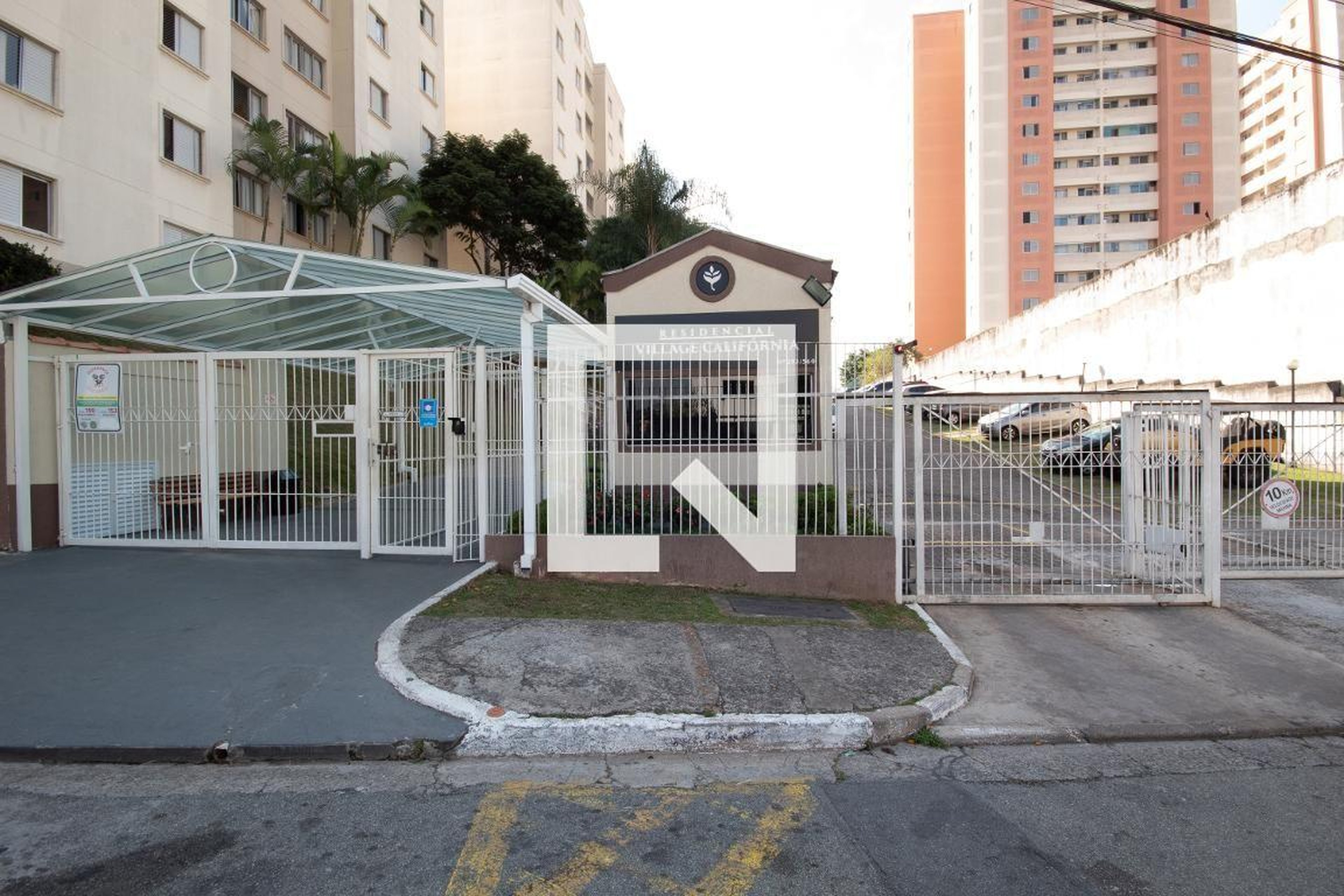 Fachada Condomínio em Avenida Doná Blandina Ignêz Júlio, 295