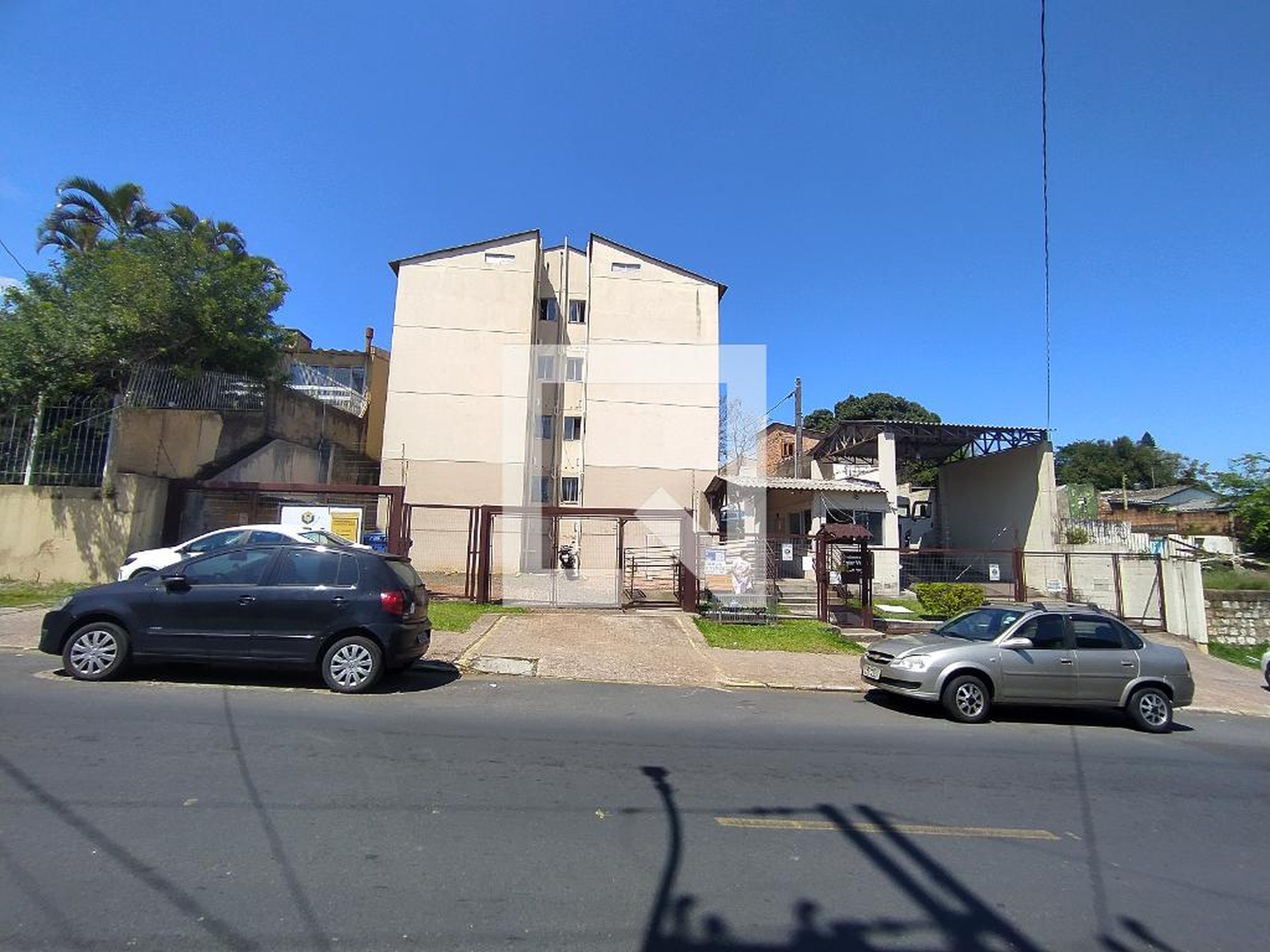 Fachada Condomínio em Rua Intendente Alfredo Azevedo, 122