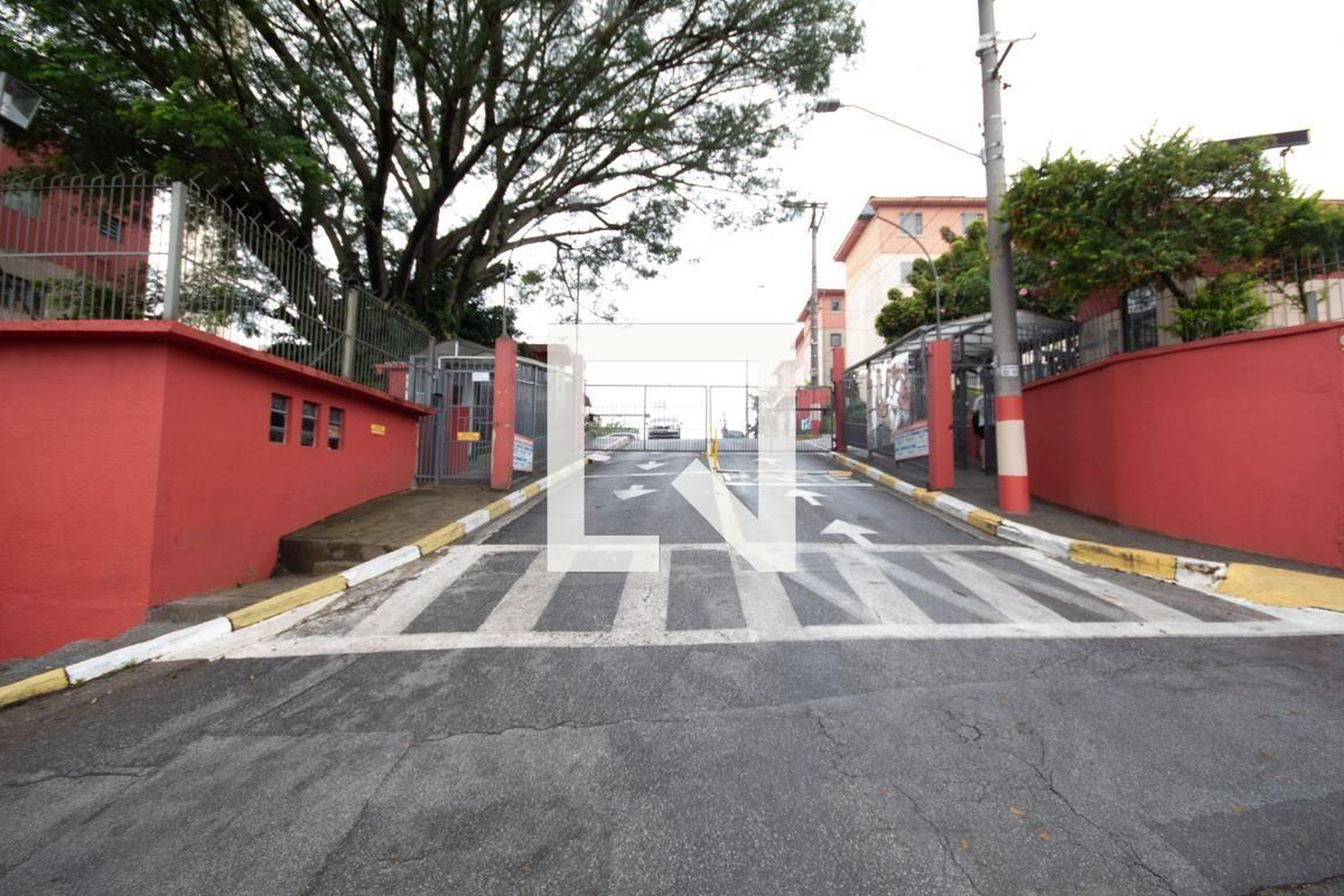 Fachada Condomínio em Rua Agostinho Navarro, 971