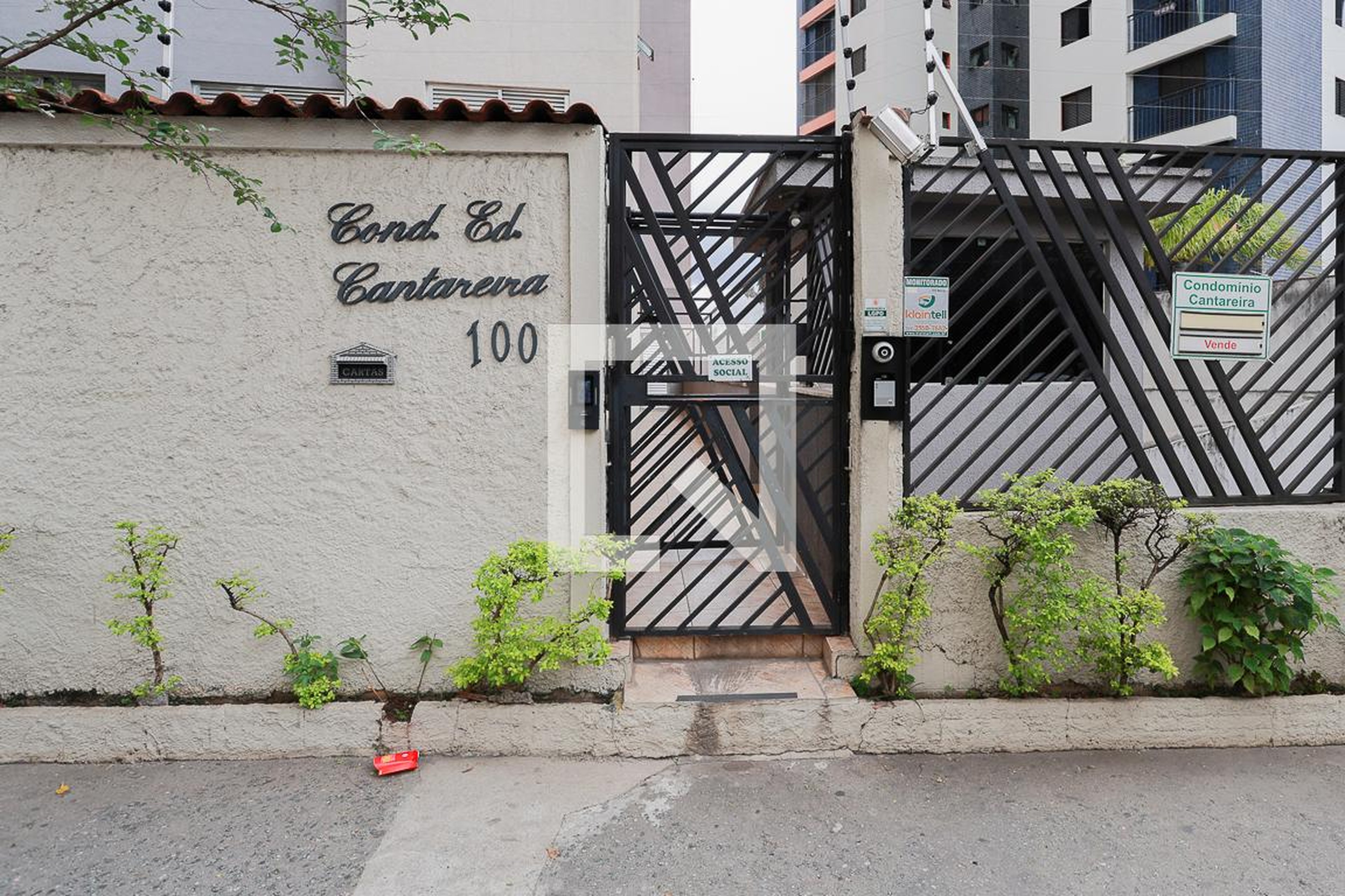 Fachada do condomínio Edifício Geraldina Cardoso