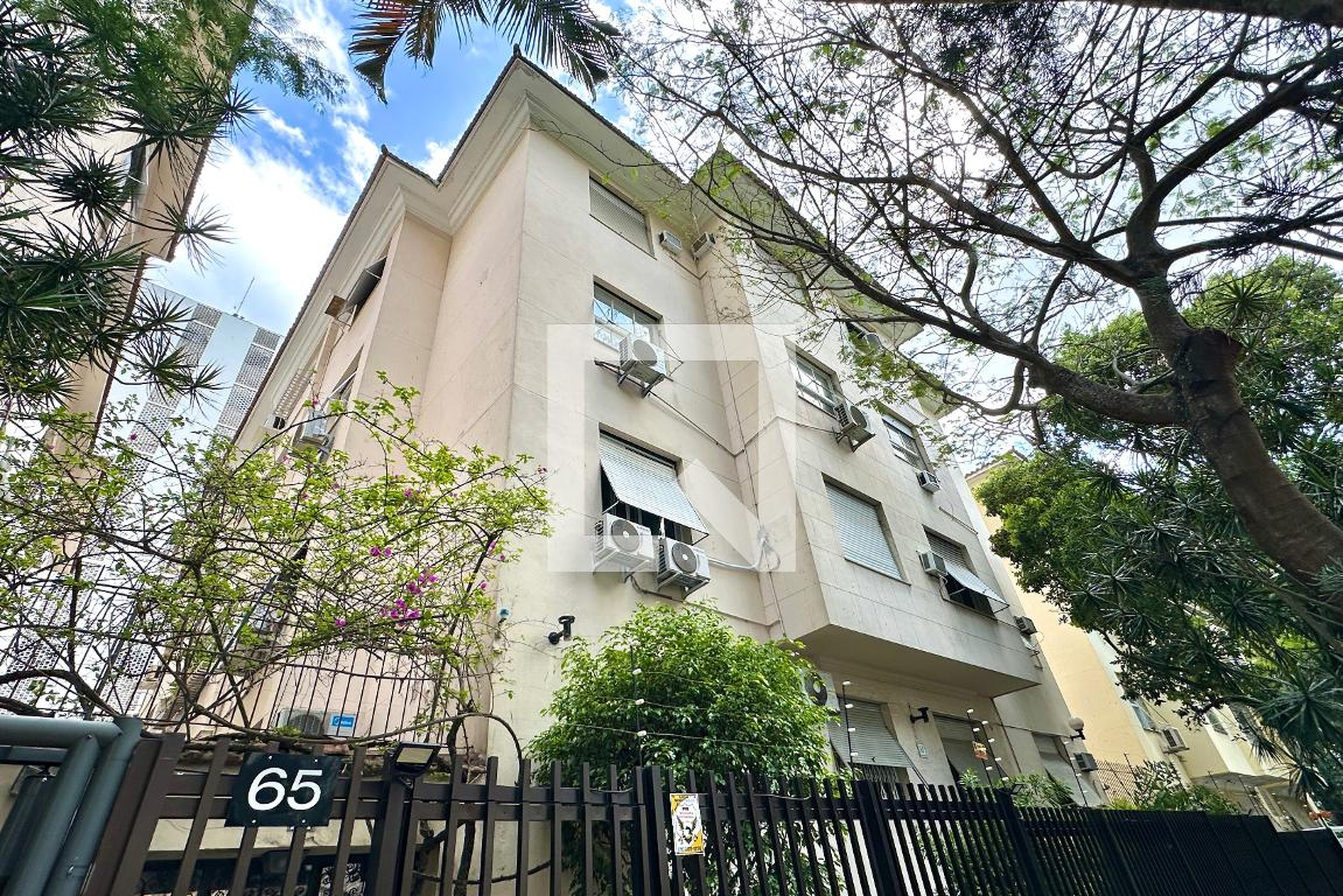 Fachada Condomínio em Rua Alberto de Campos, 65