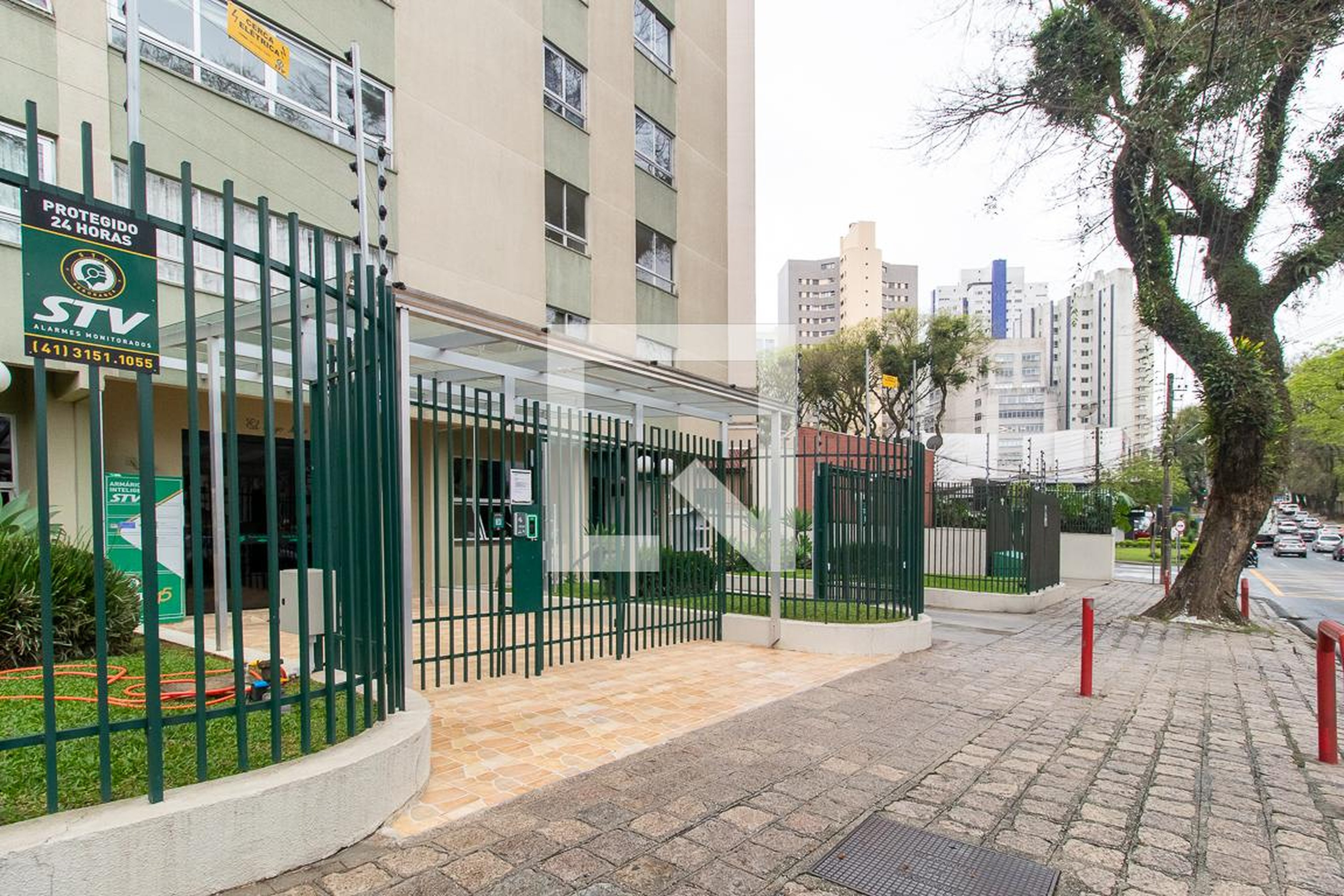 Fachada Condomínio em Rua Guilherme Pugsley, 1060