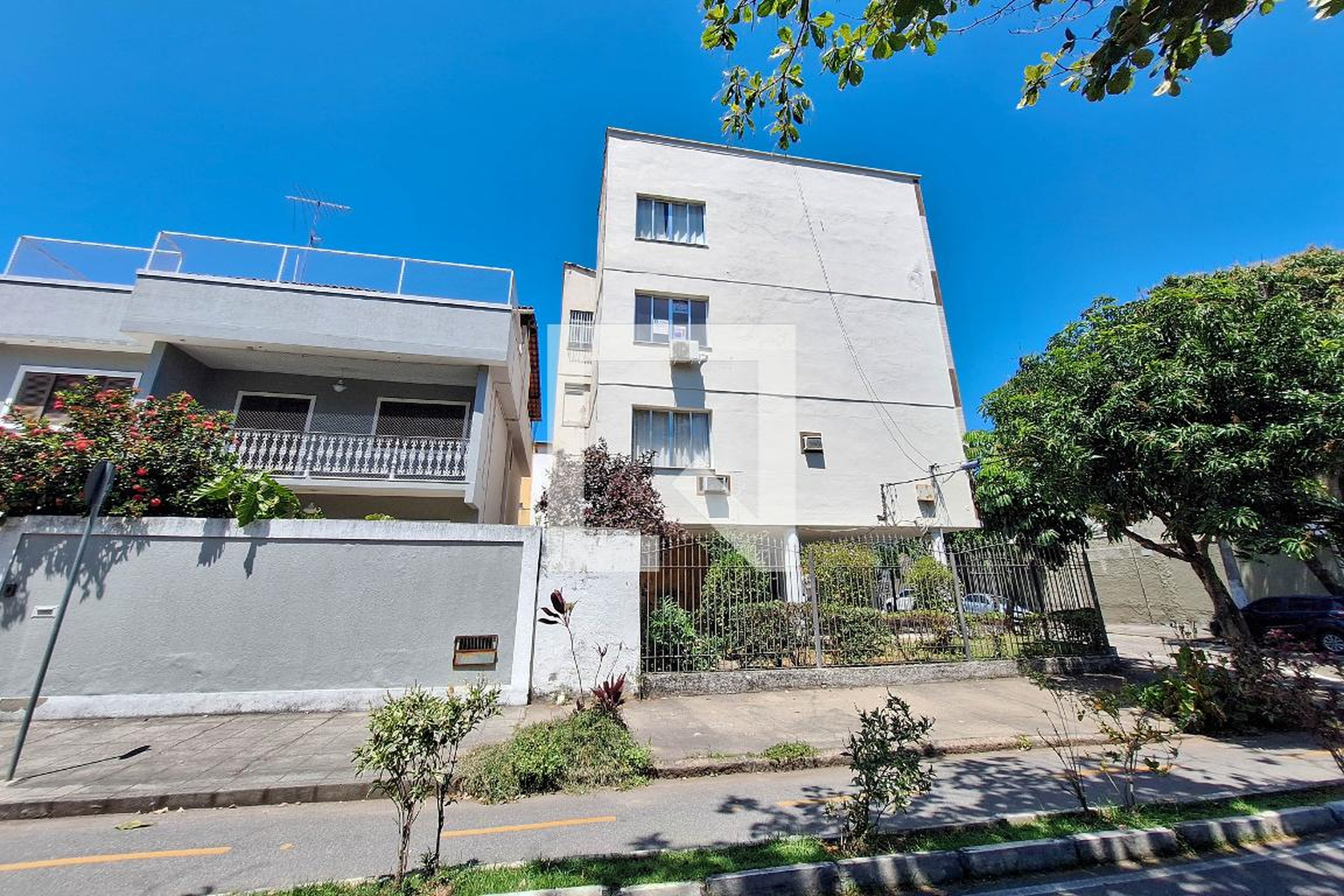 Fachada Condomínio em Rua Olávo Bastos, 31