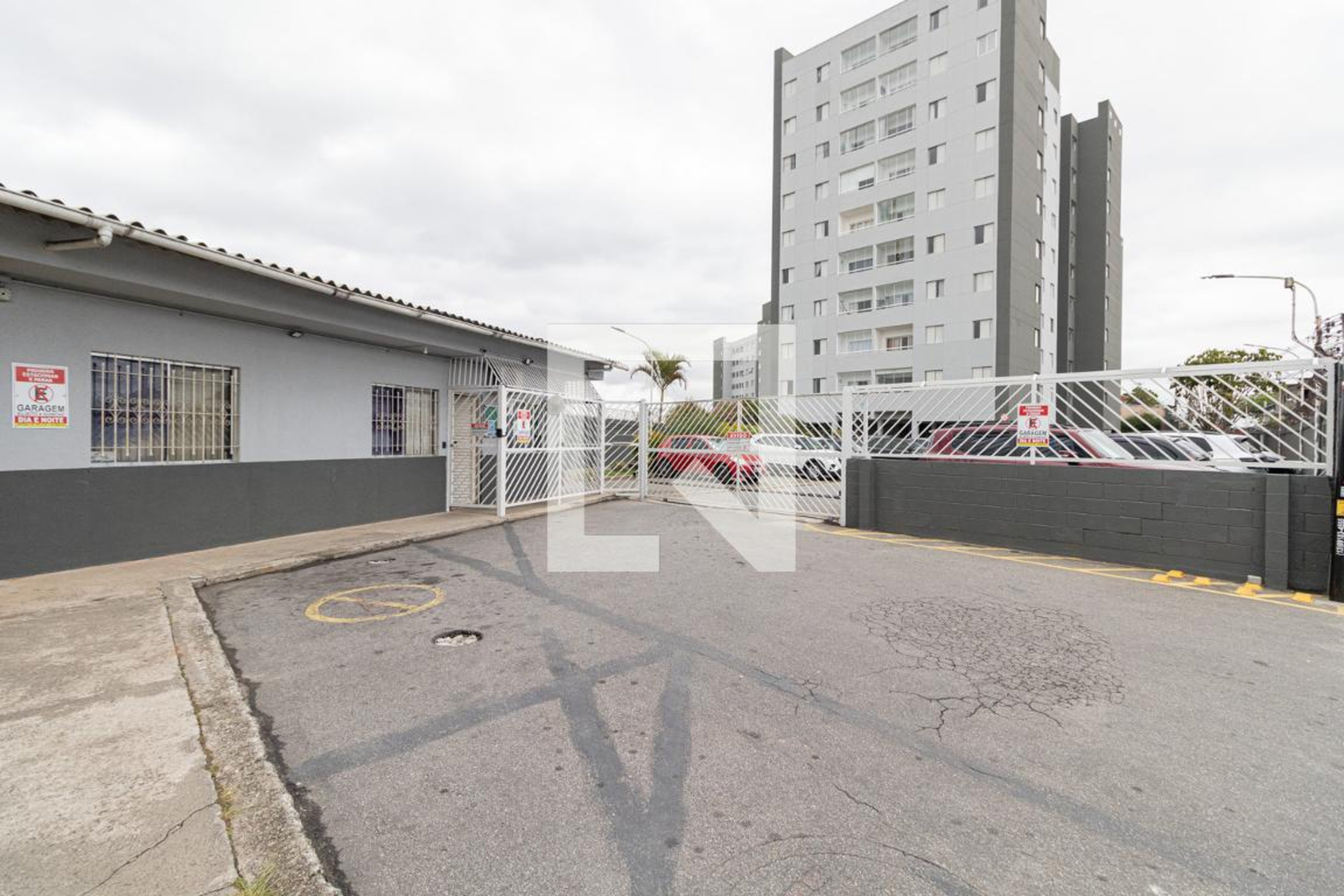 Fachada Condomínio em Avenida Líder, 1150