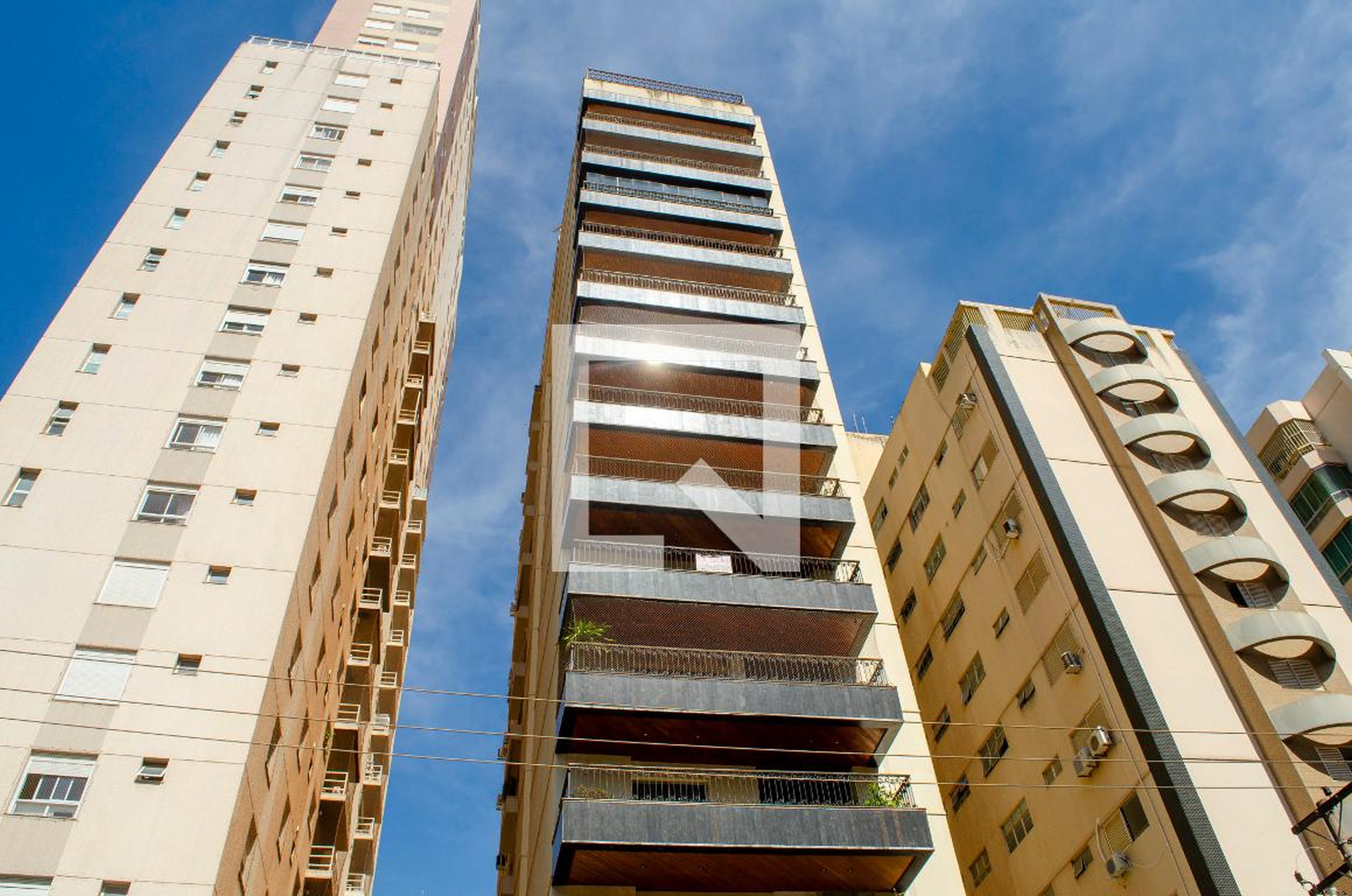 Fachada Condomínio em Praça T-25, 354