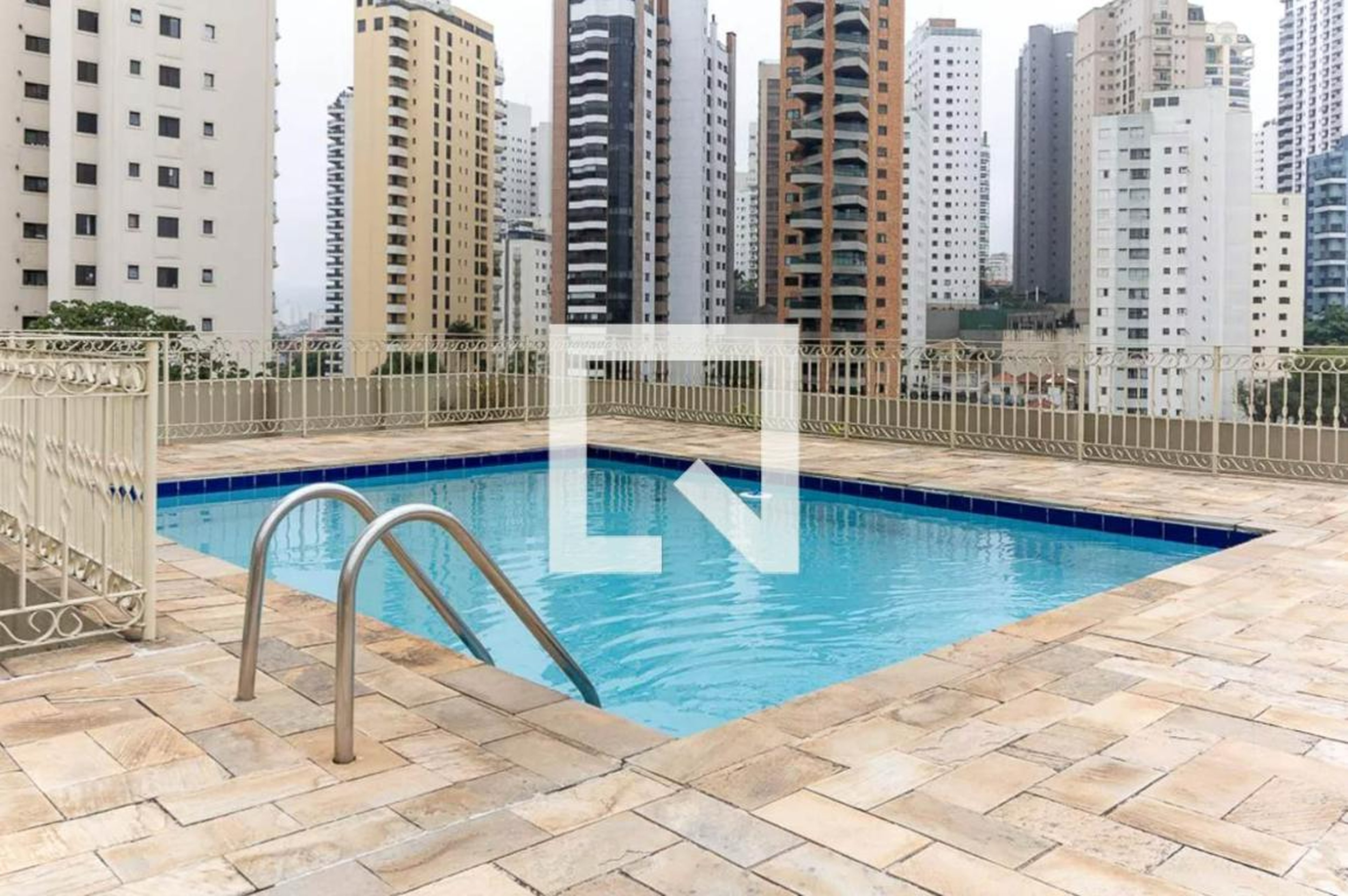 Piscina - Edifício Meira