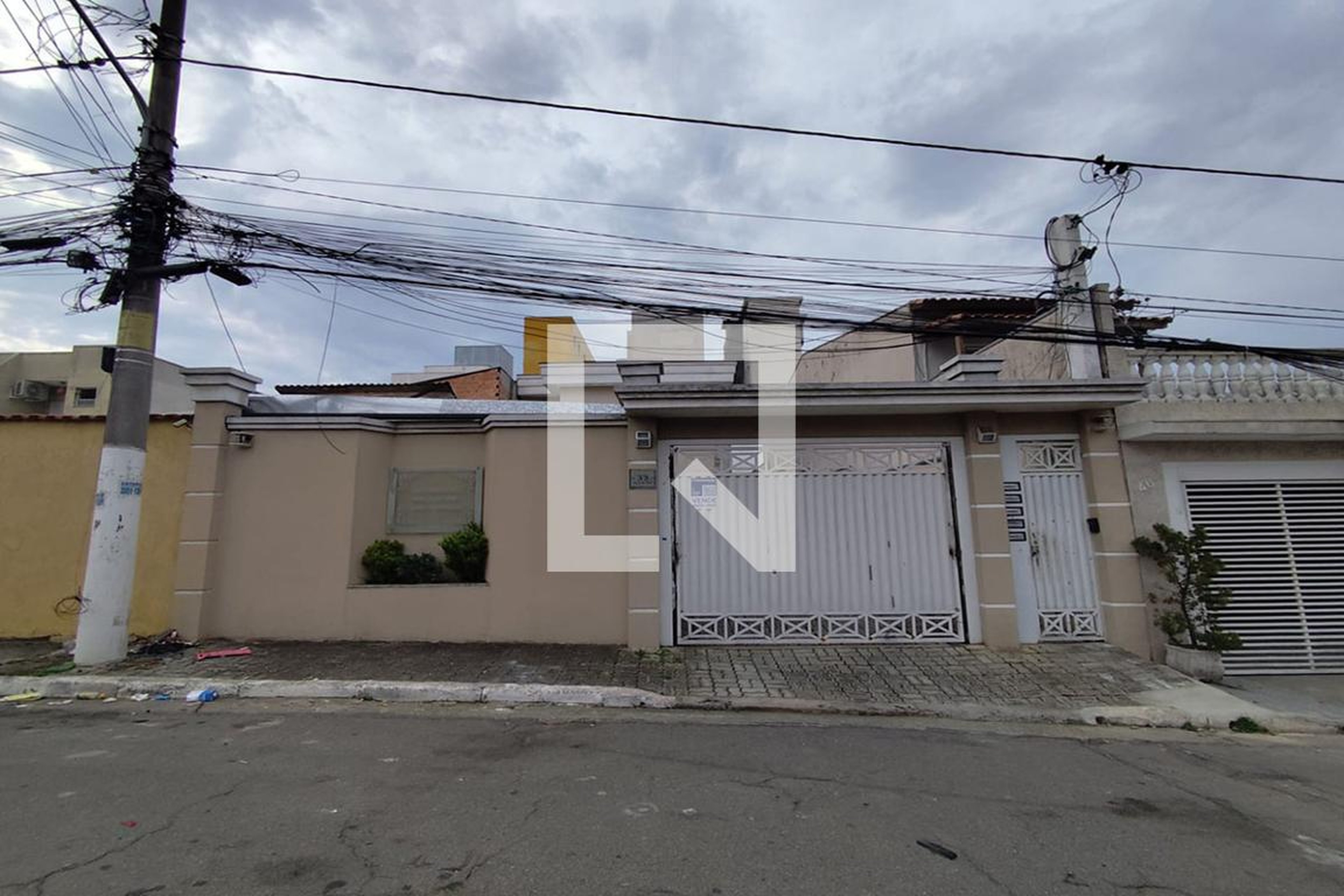 Fachada Condomínio em Rua Mateus de Siqueira, 52