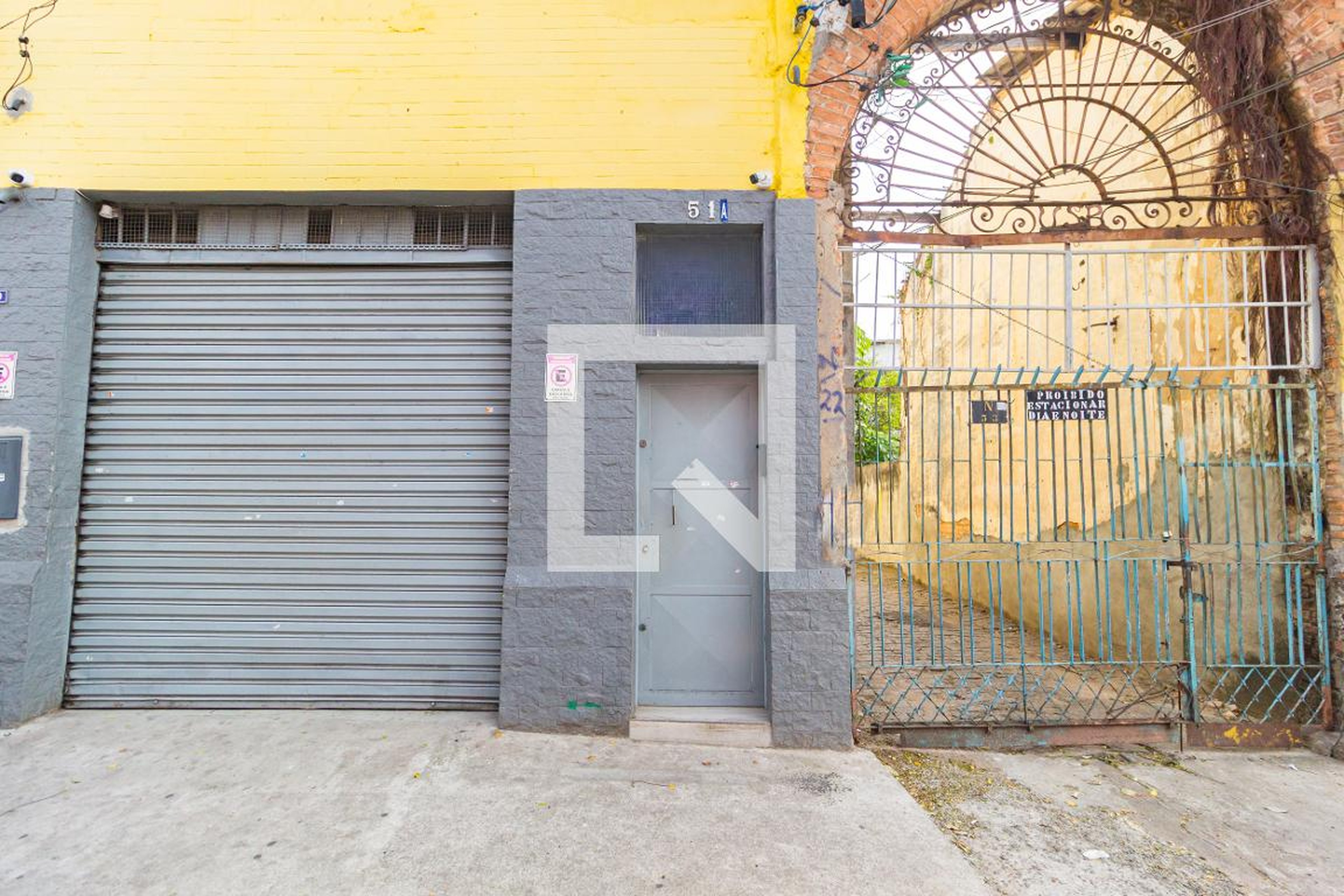 Fachada Condomínio em Rua Luís Pacheco, 51