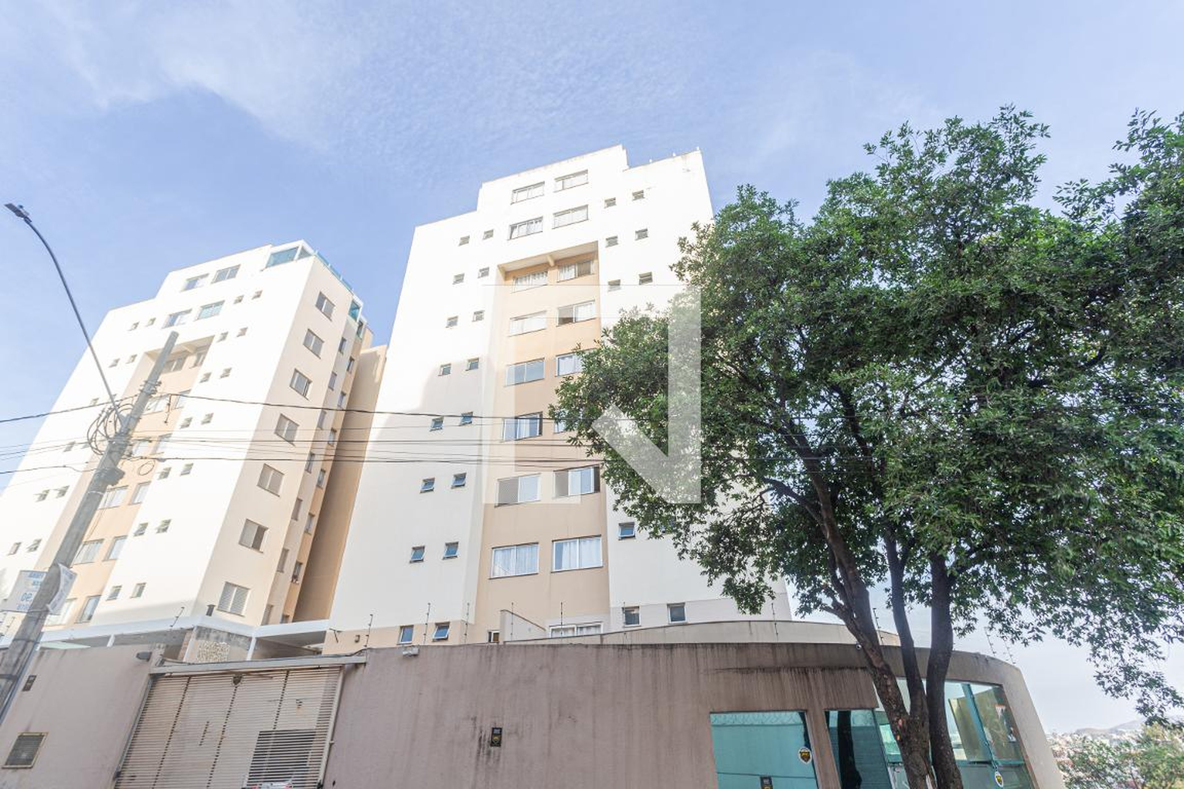 Fachada Condomínio em Rua Atenas, 215