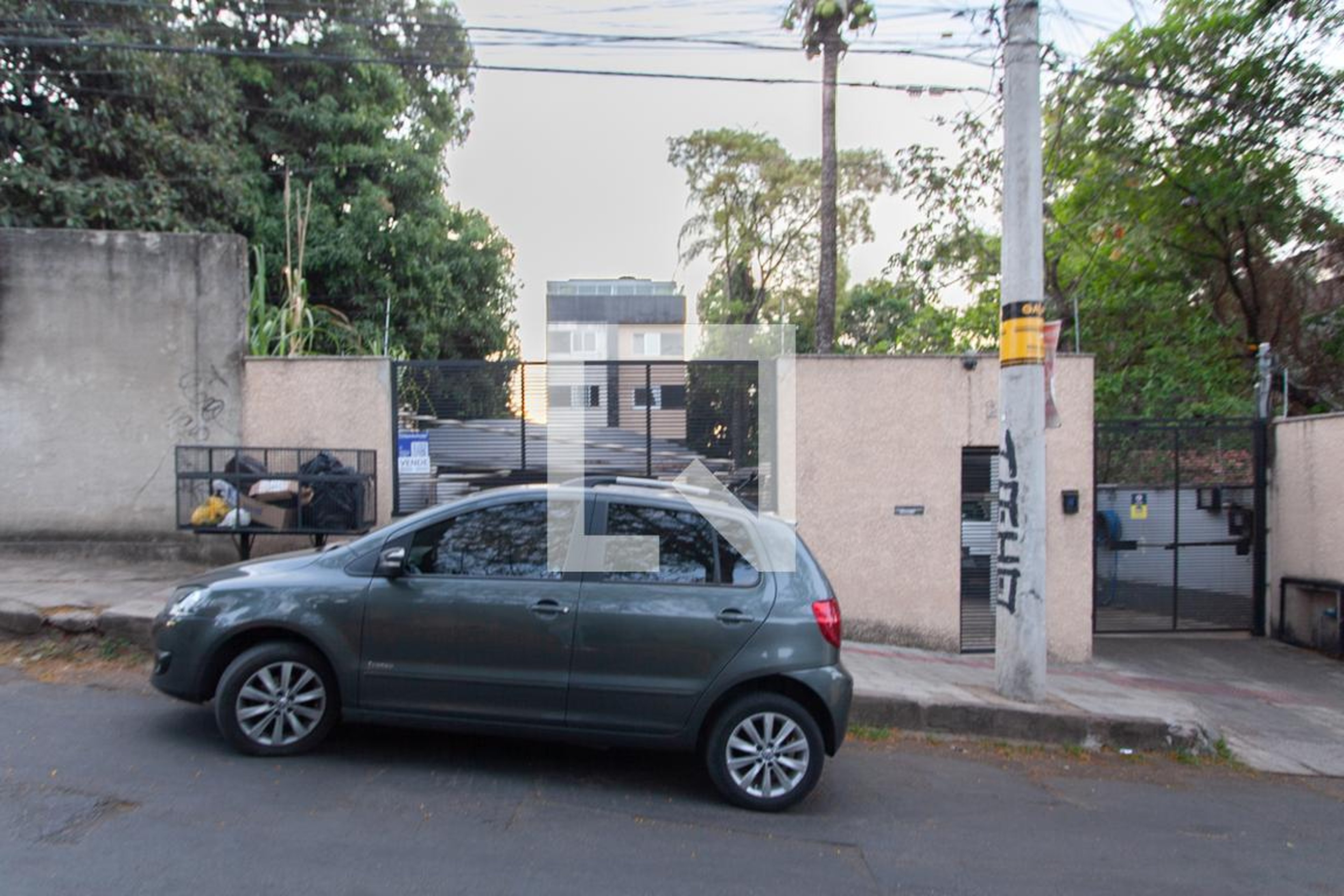 Fachada Condomínio em Rua Frei Martinho Burnier, 240