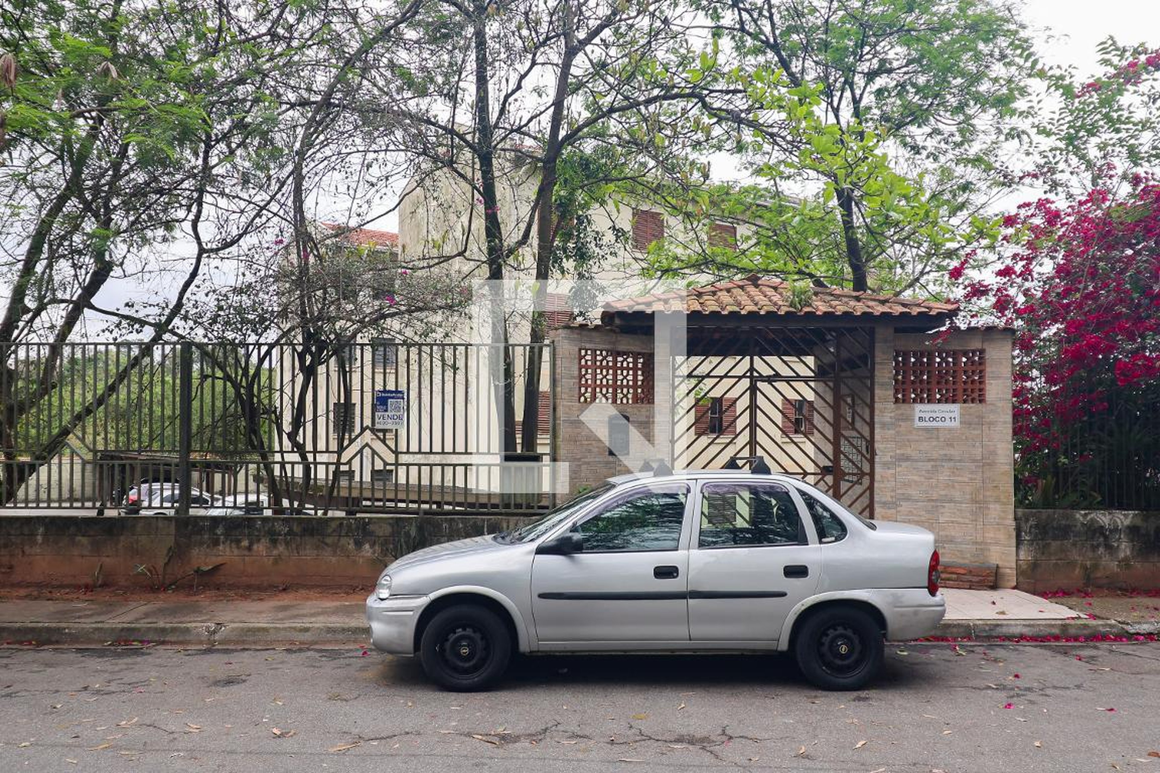 Fachada Condomínio em Rua Circular, 11