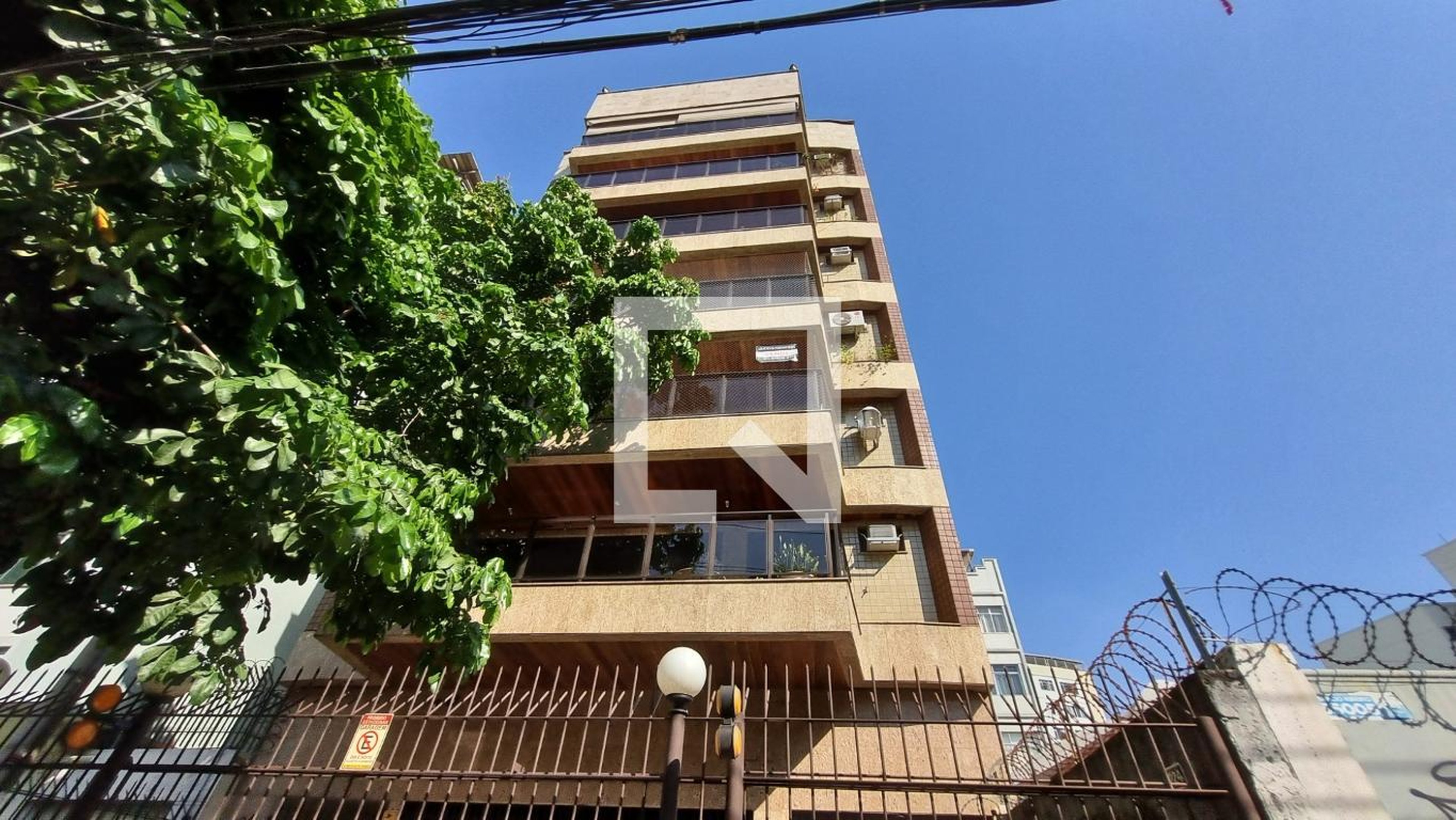 Fachada Condomínio em Rua Santa Sofía, 224