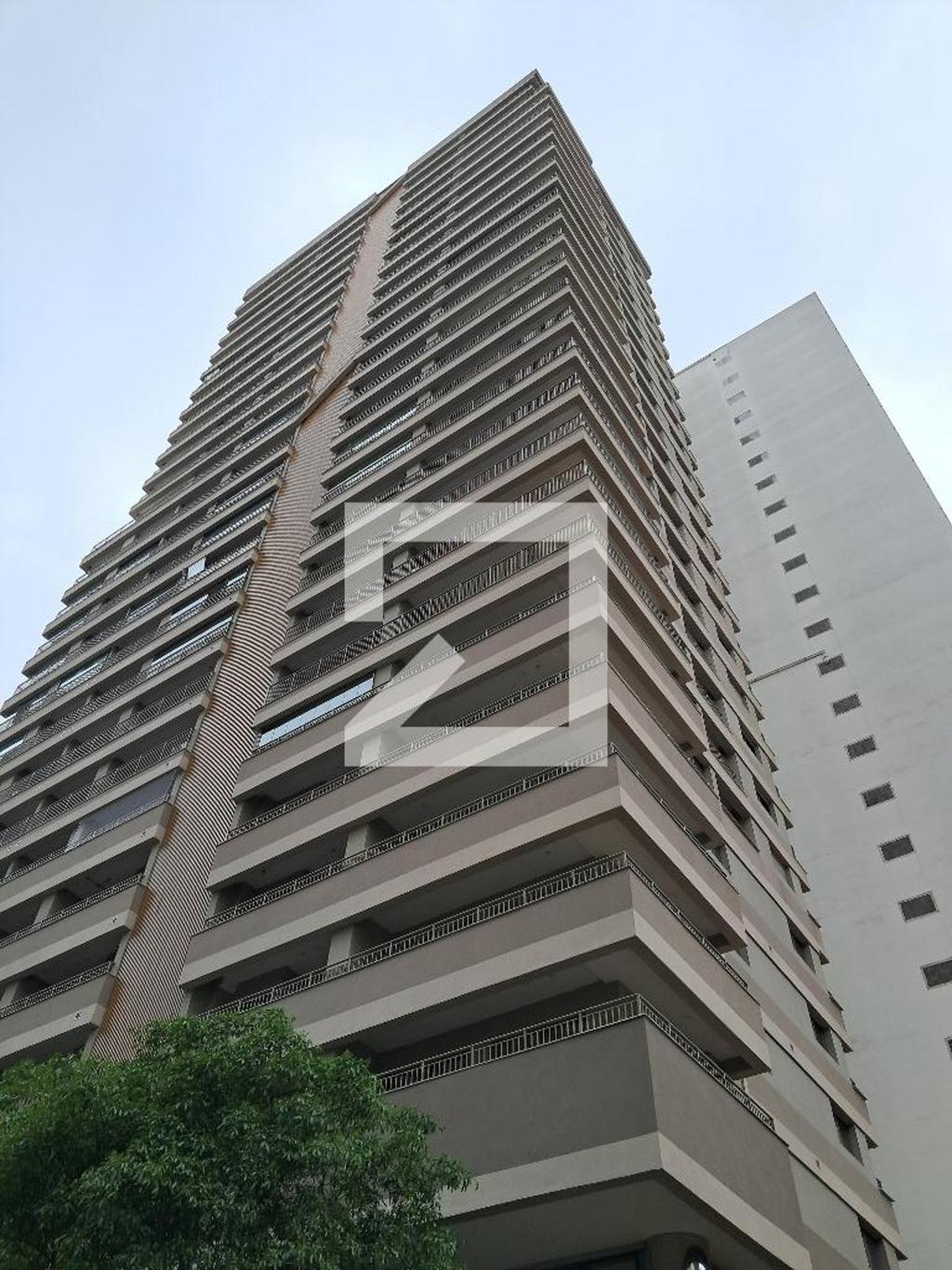 Fachada Condomínio em Rua Doutor Homem de Melo, 390