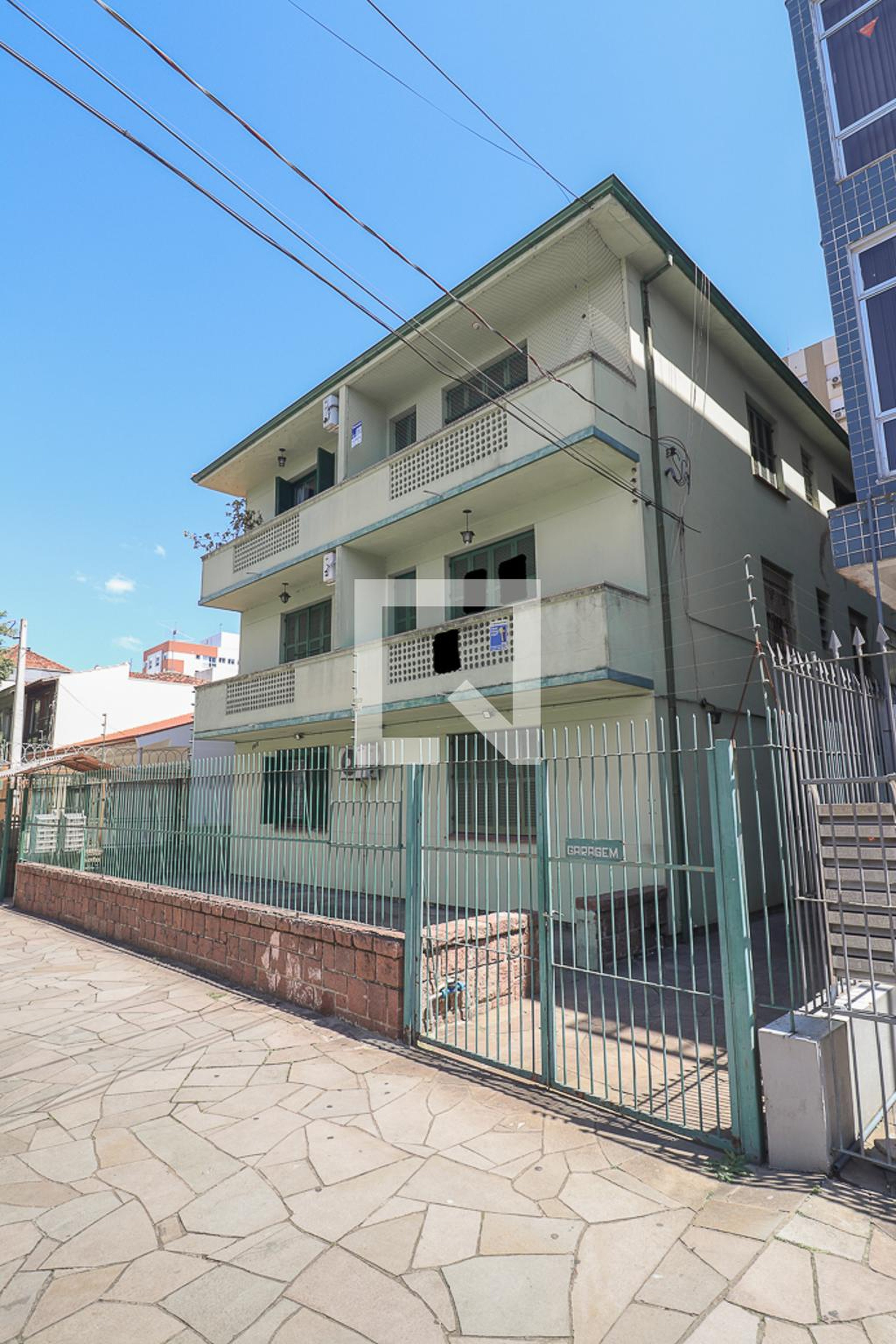 Fachada Condomínio em Rua Adão Baino, 103