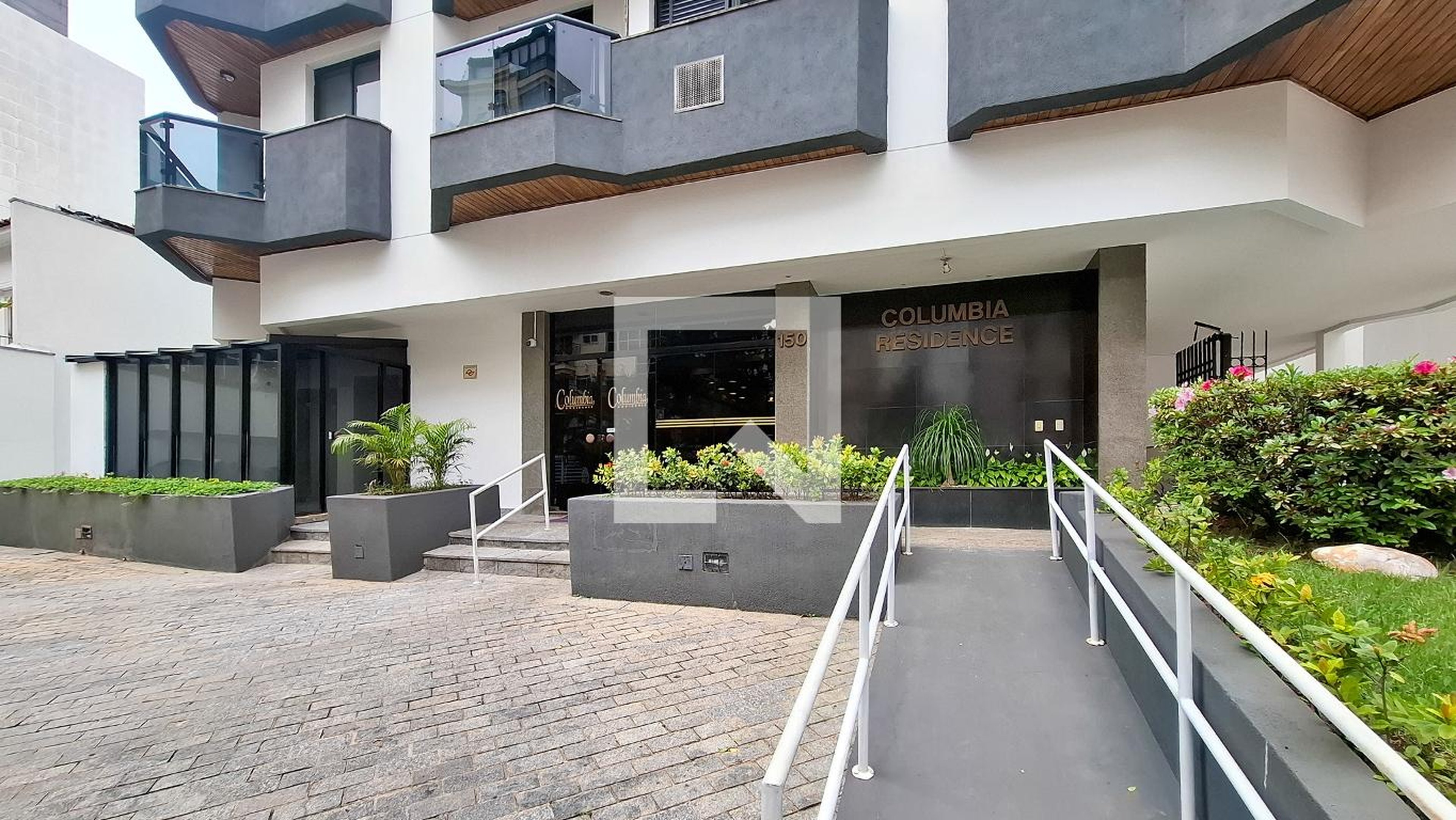 Entrada do Prédio - Columbia Residence