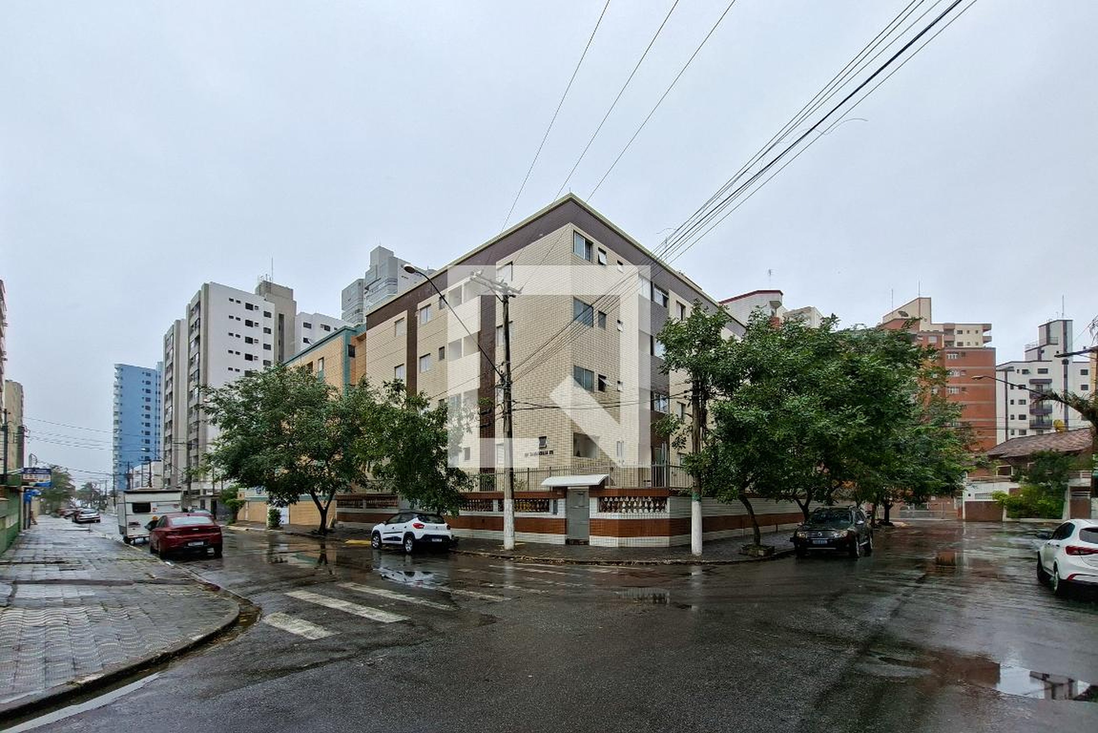 Fachada do Prédio Condomínio Samanbaia