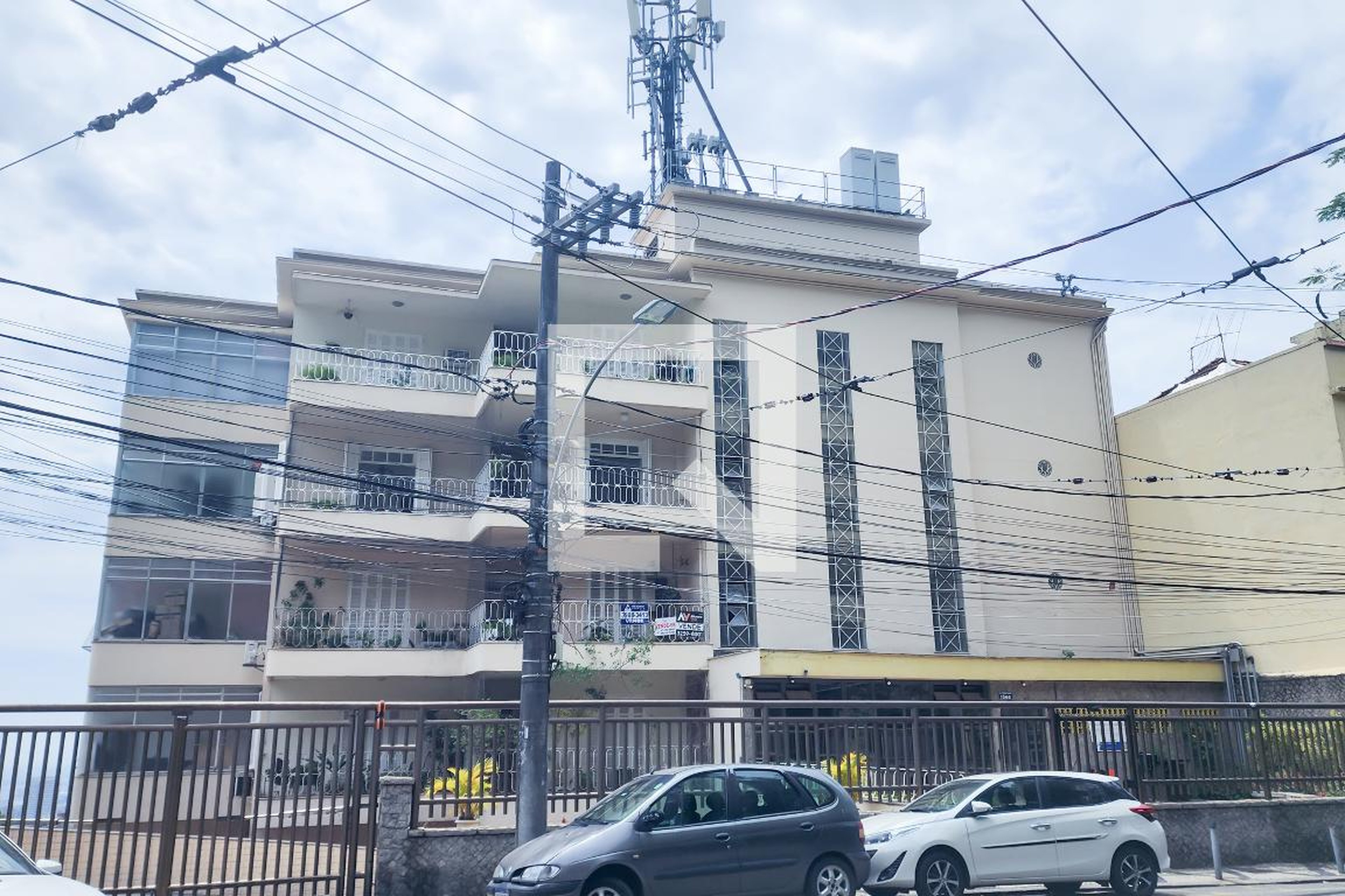 Fachada Condomínio em Rua Almirante Alexandrino, 1566