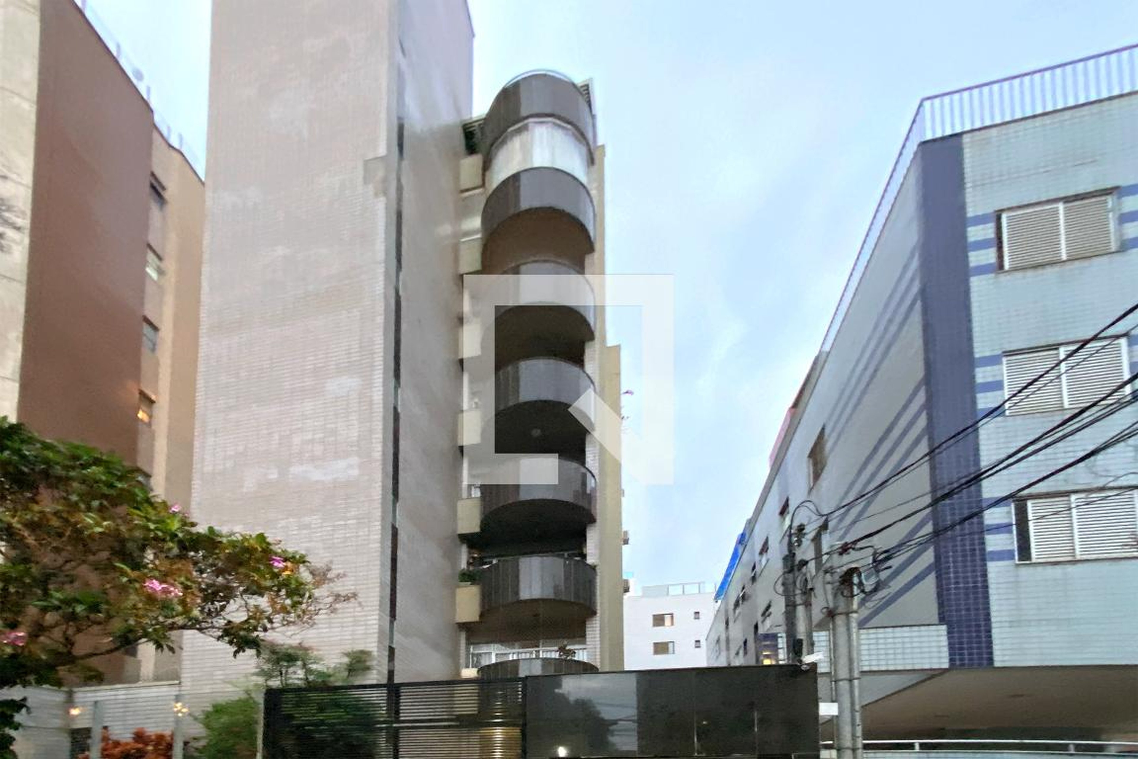 Fachada Condomínio em Rua Carlos Gomes, 111