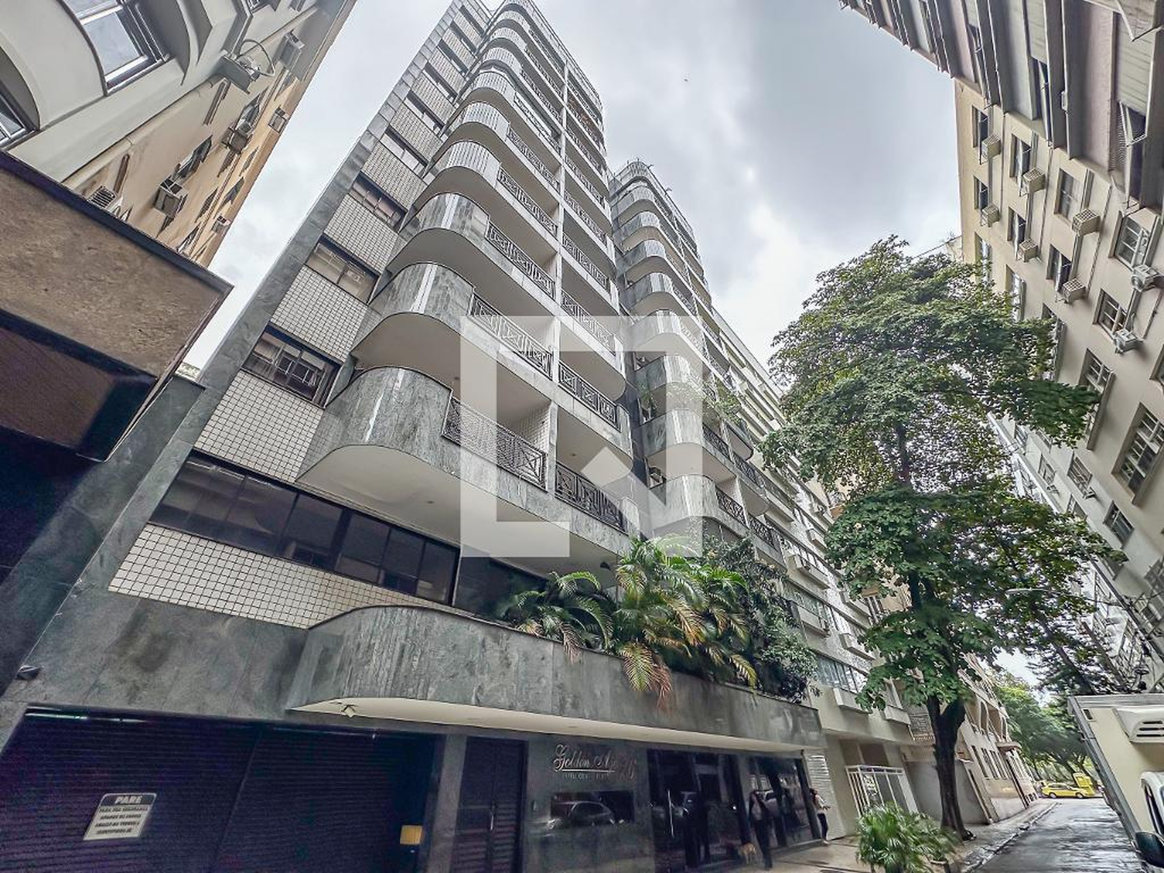 Fachada Condomínio Golden Age Intelligent Flat