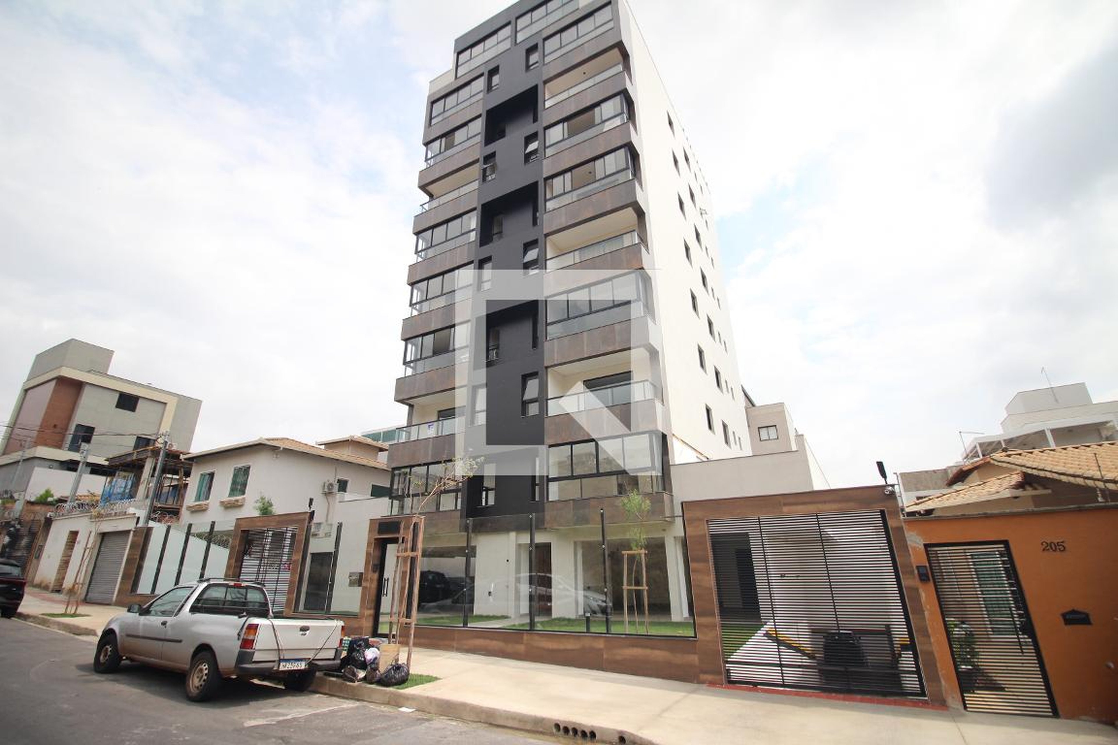 Fachada Condomínio em Rua Vicente Dutra, 189