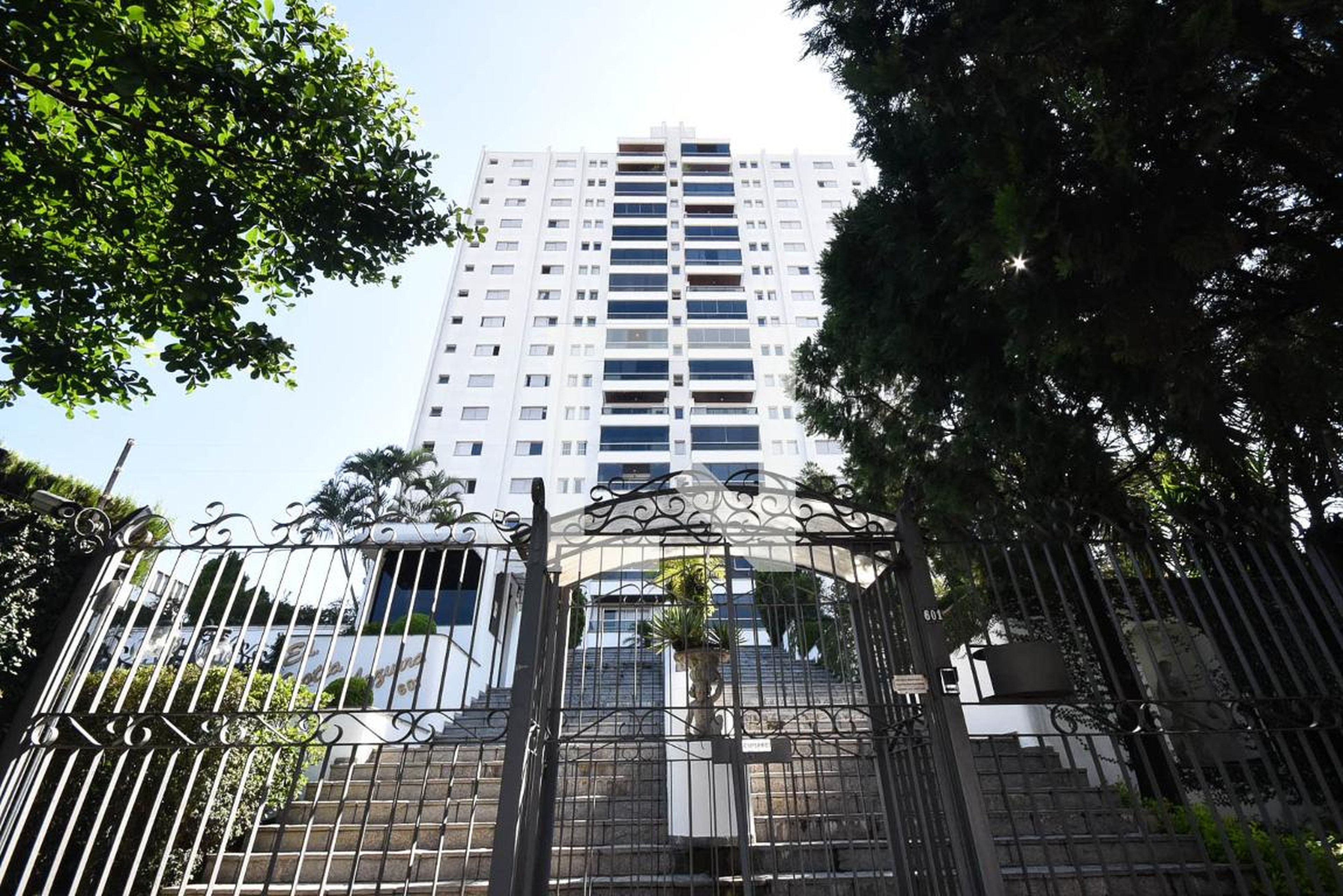 Fachada Condomínio em Avenida Doutor Guilherme Dumont Vilares, 610