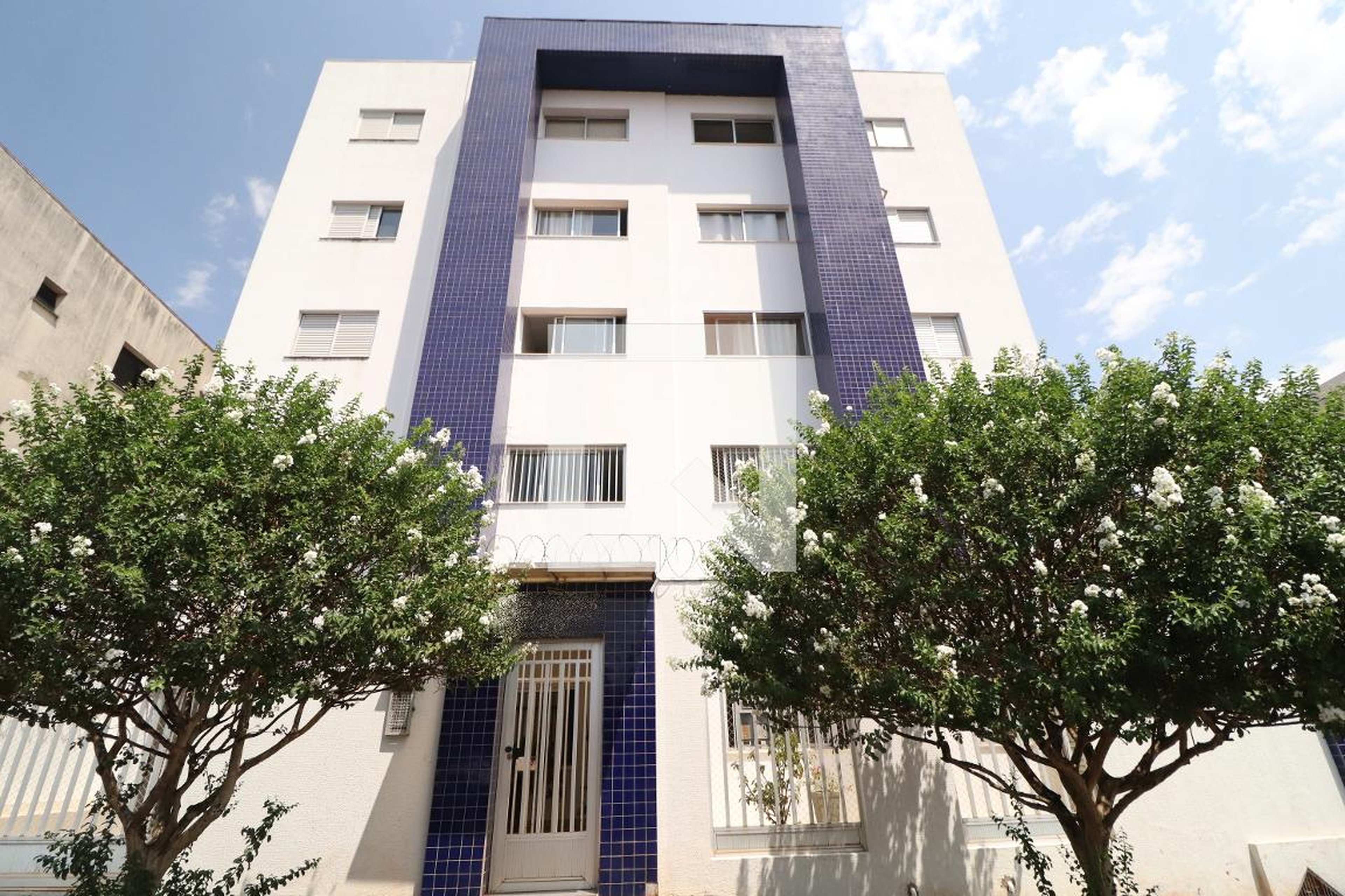 Fachada Condomínio em Rua Marquês Póvoa, 817