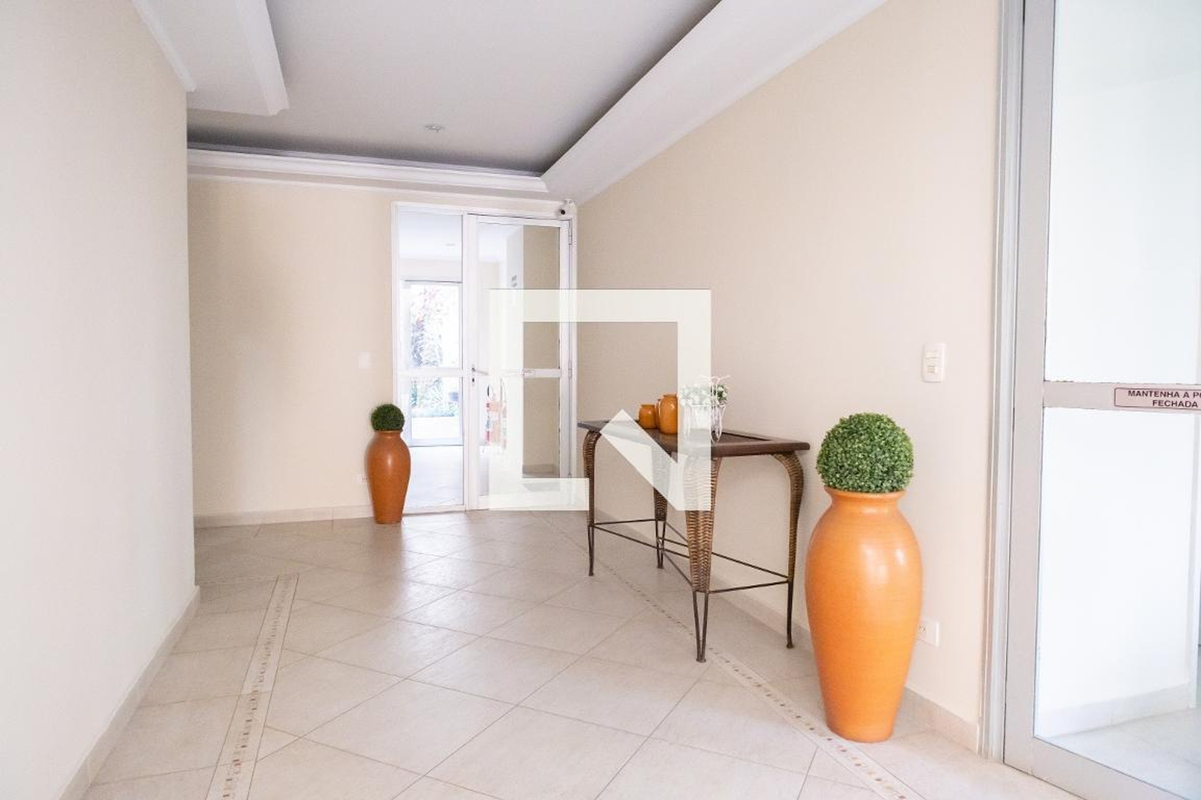 Hall de entrada - Edifício ilha da madeira