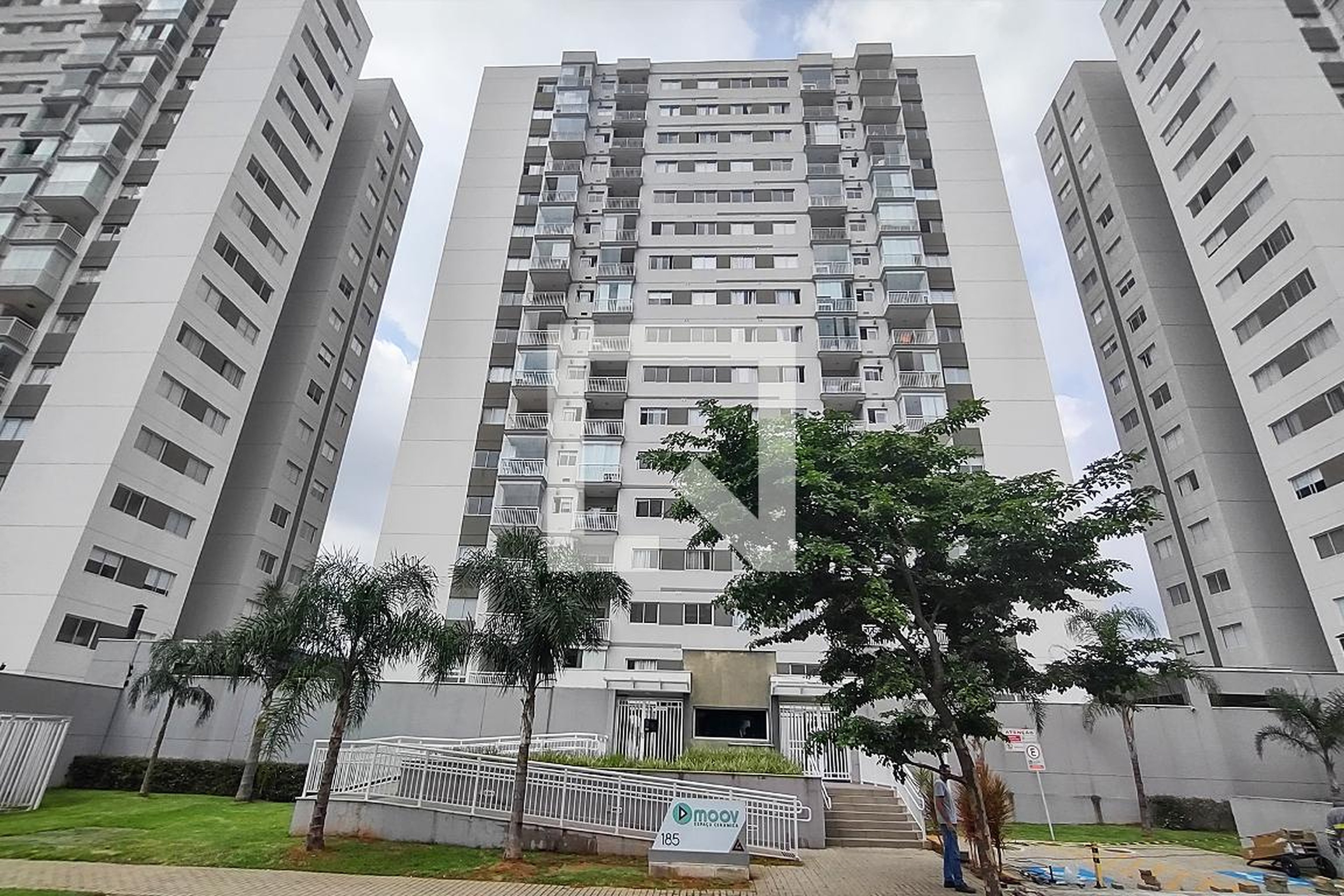 Fachada Condomínio em Alameda Porcelana, 8
