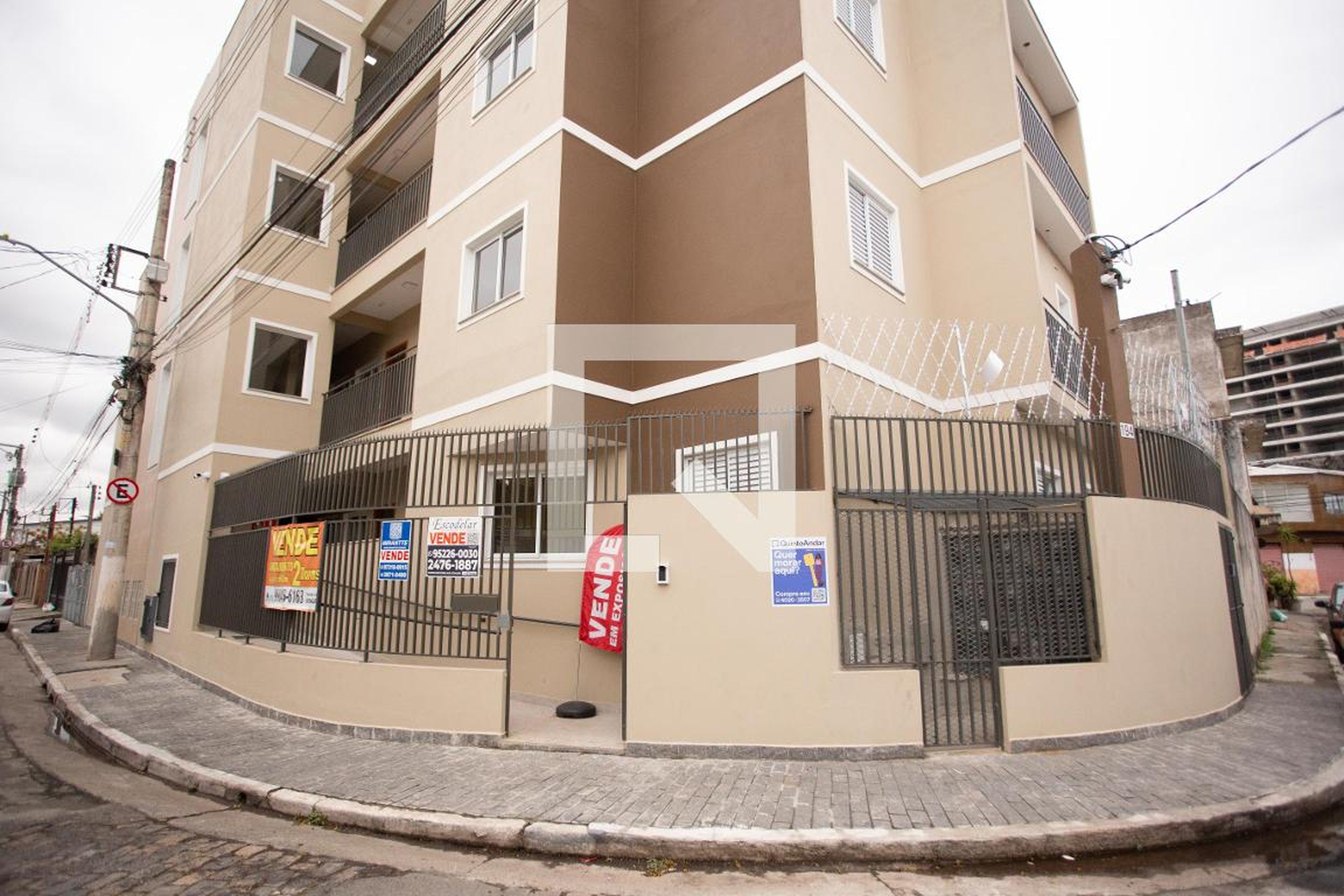 Fachada Condomínio em Rua Professor Hermenegildo de Campos Almeida, 194