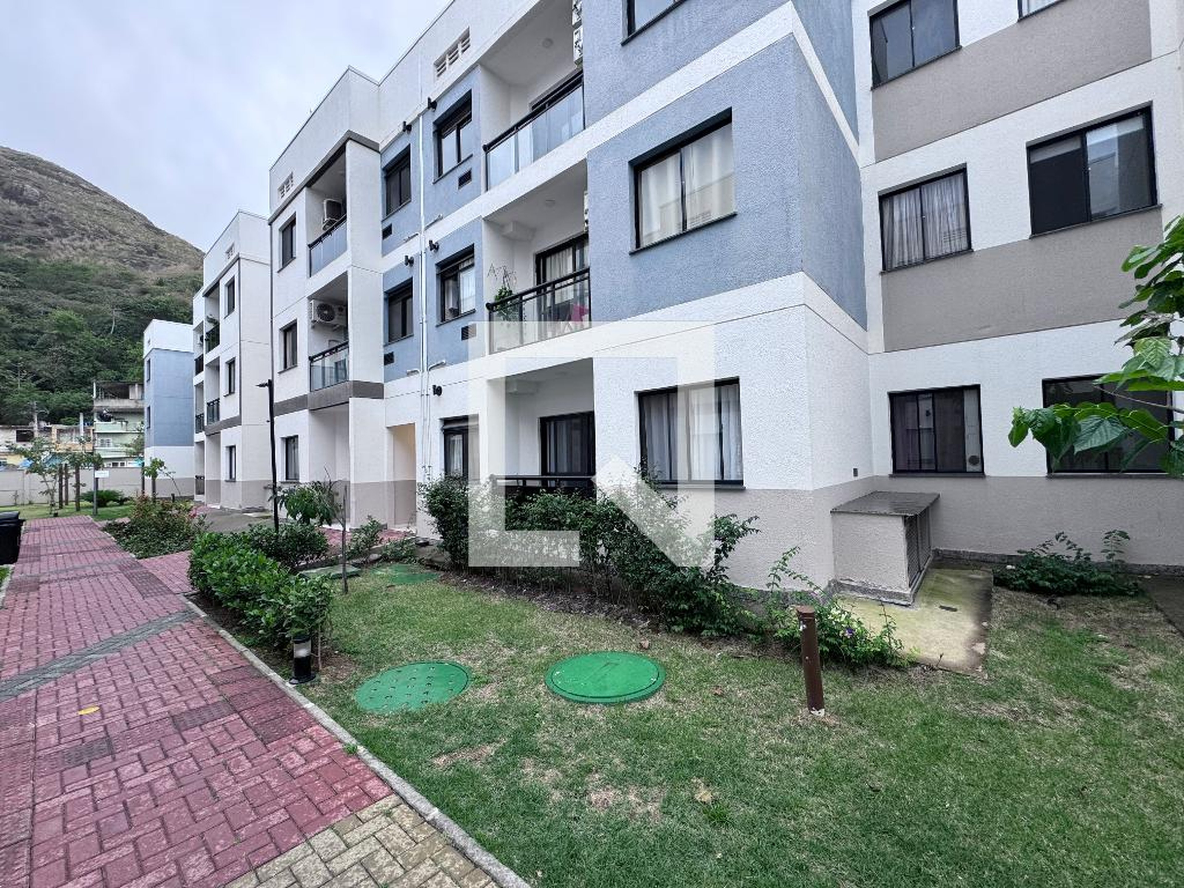 Fachada Condomínio em Rua FW, 700