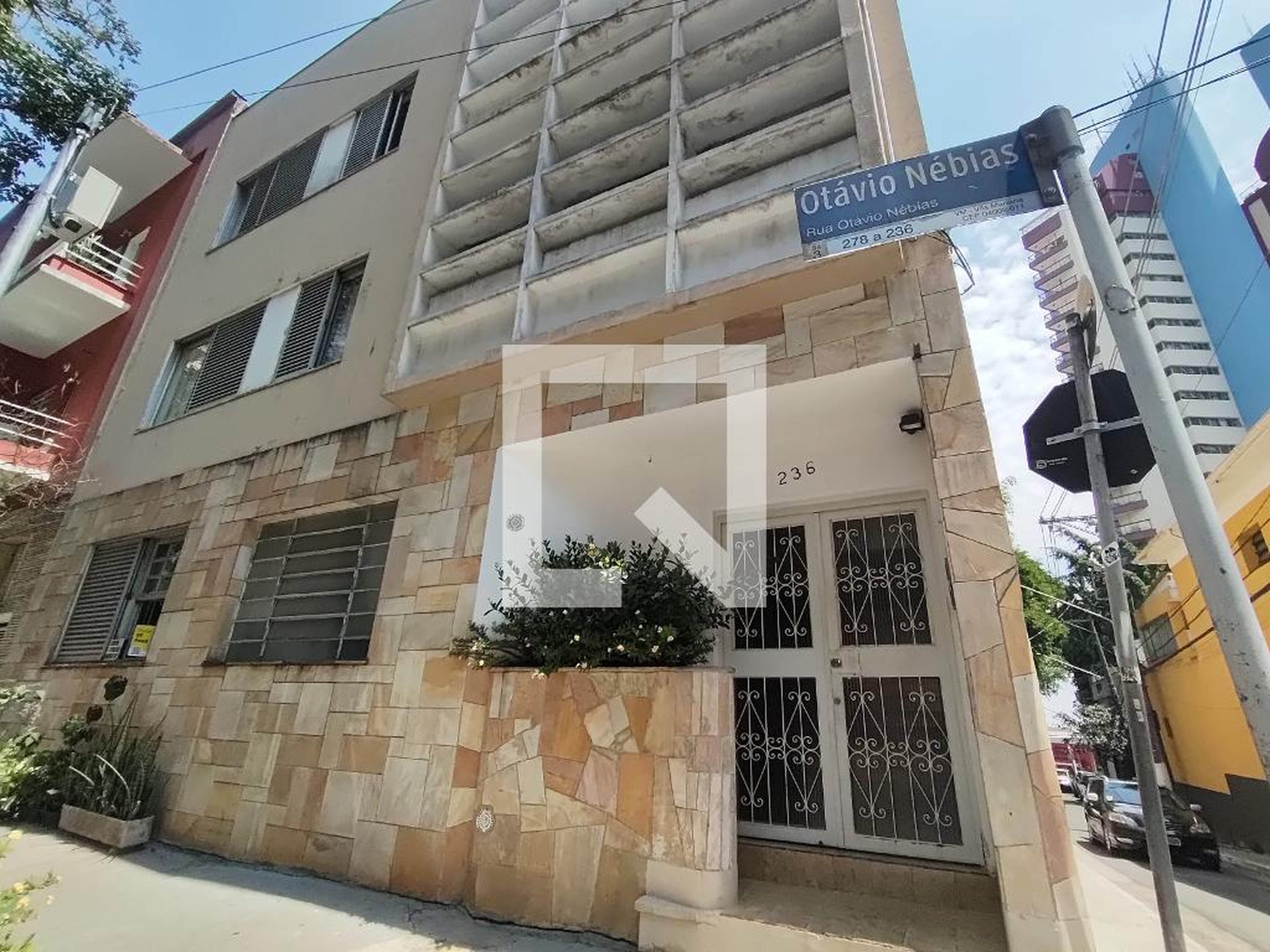 Fachada Condomínio em Rua Otávio Nébias, 12