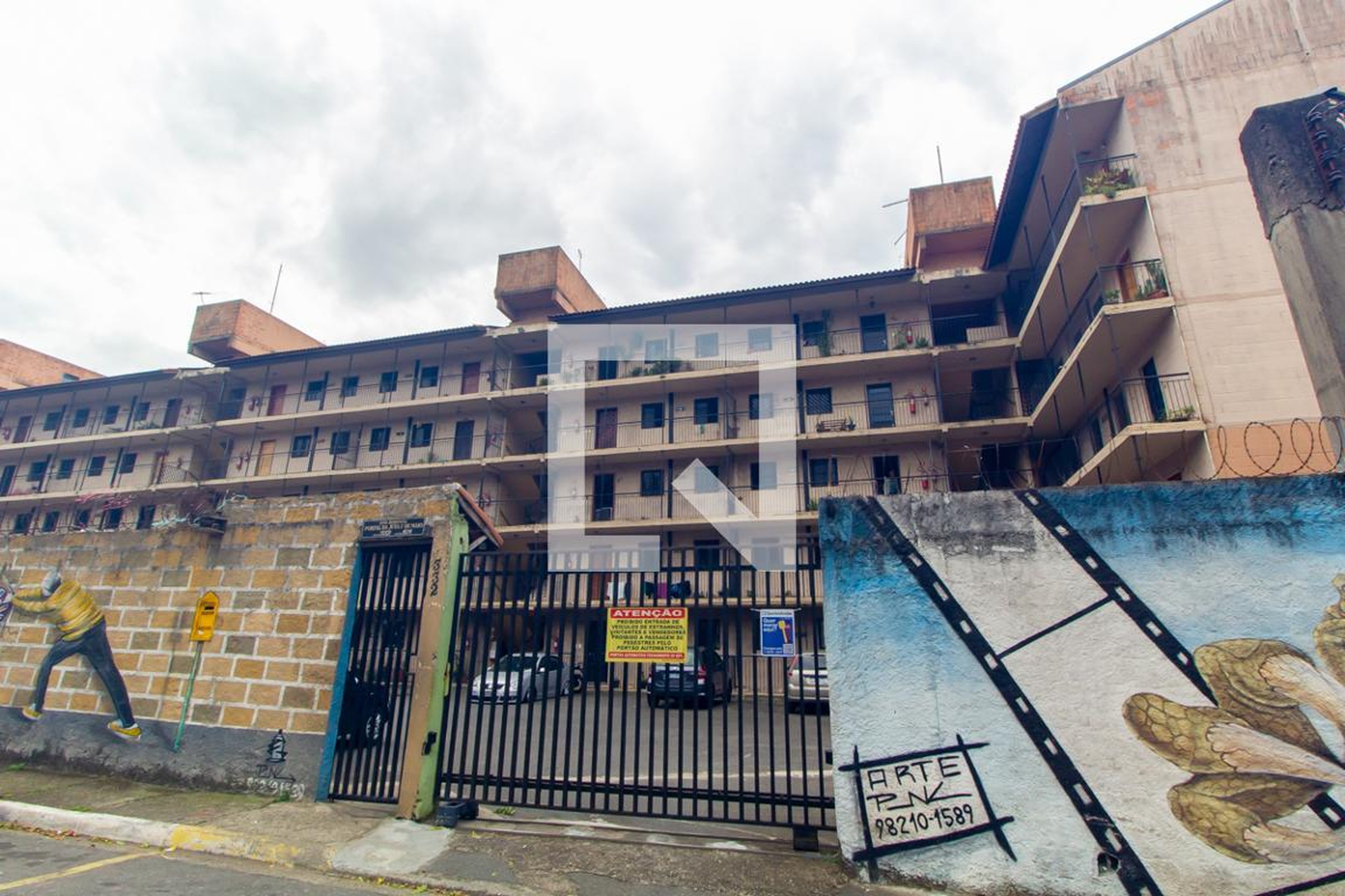 Fachada Condomínio em Rua Alexandre Groppali, 332