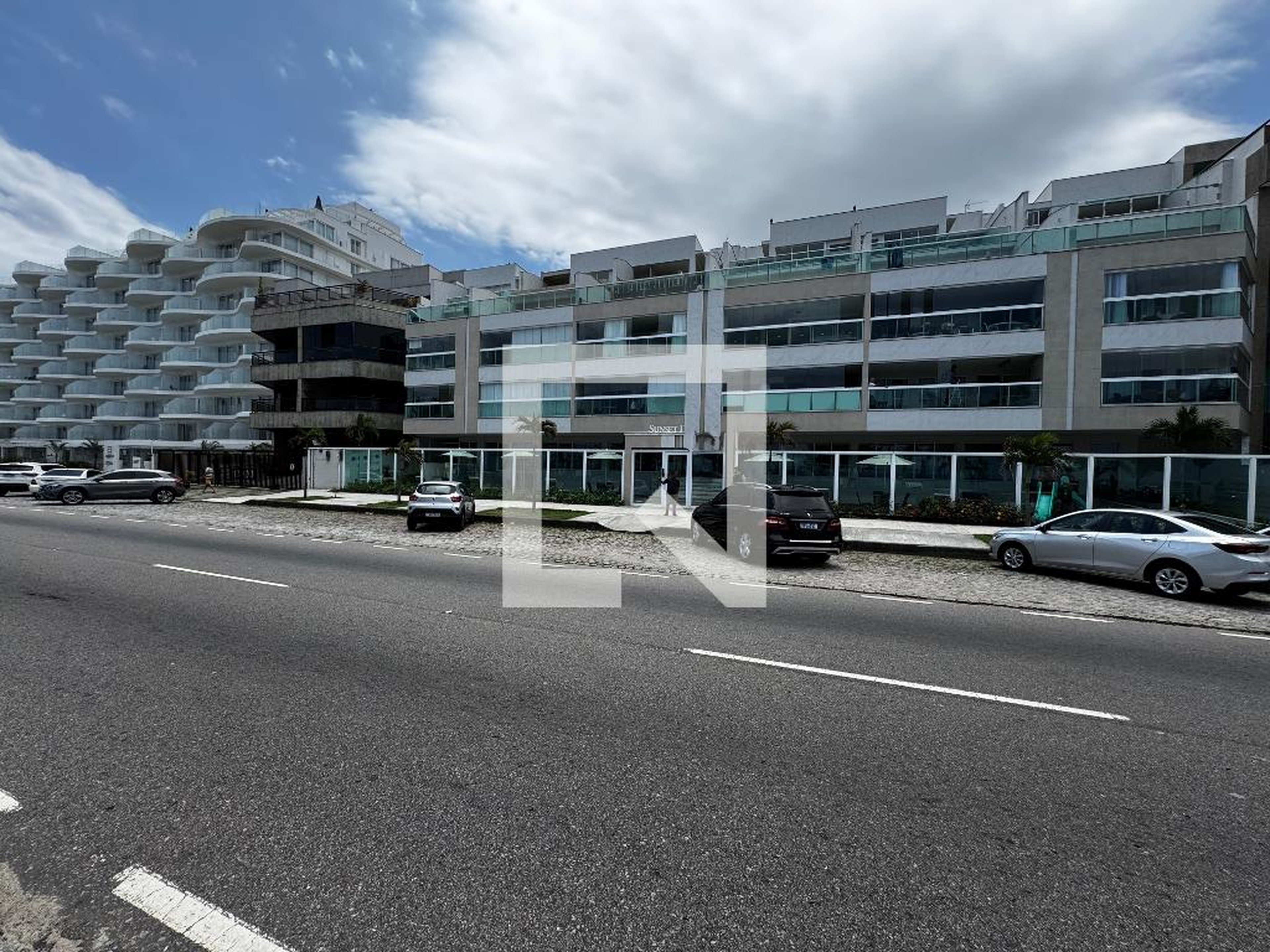 Fachada Condomínio em Avenida Lúcio Costa, 17322