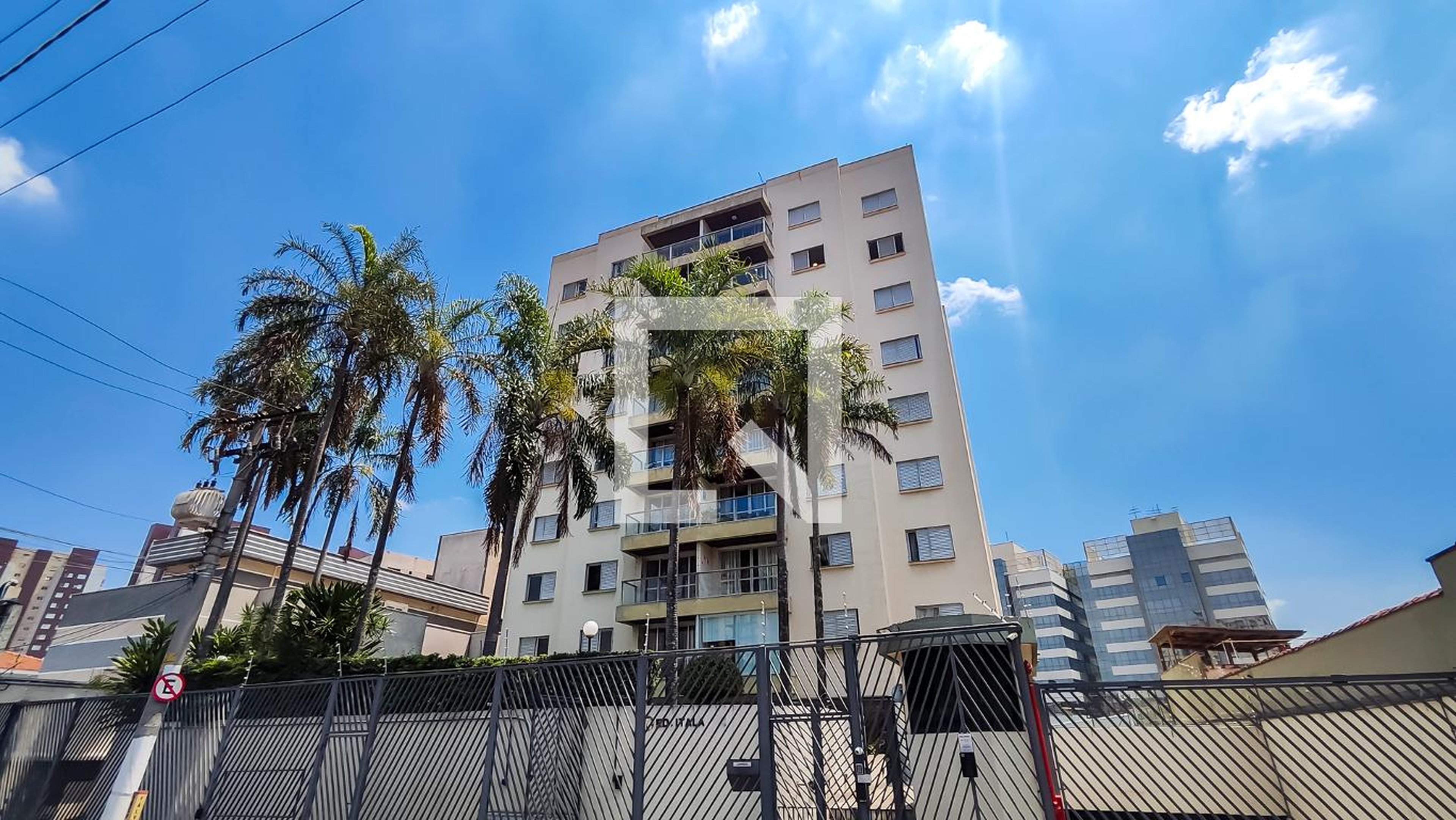 Fachada do Prédio Condomínio em Rua Itália Severino, 121