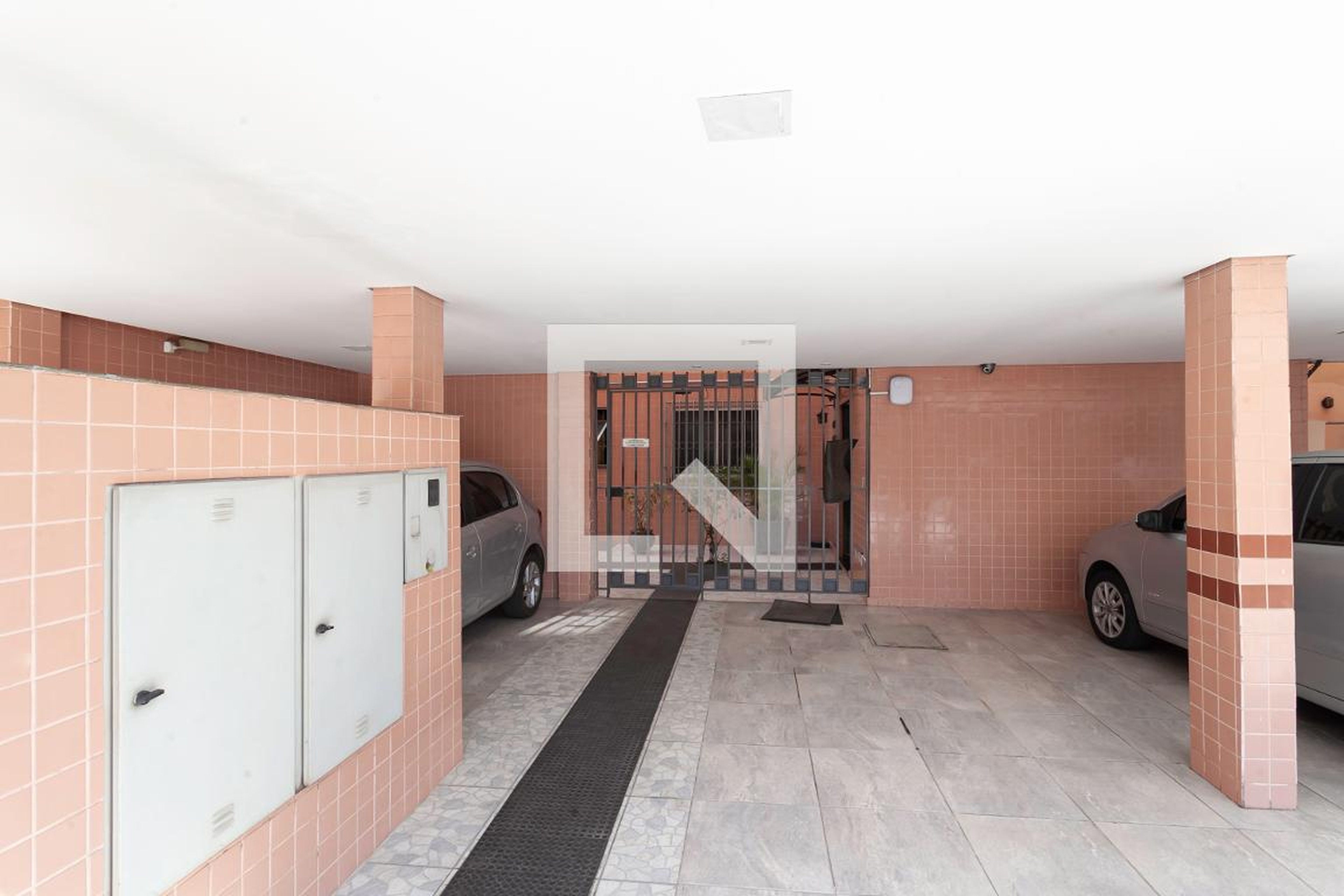 Entrada Condomínio em Rua Vila Rica, 915