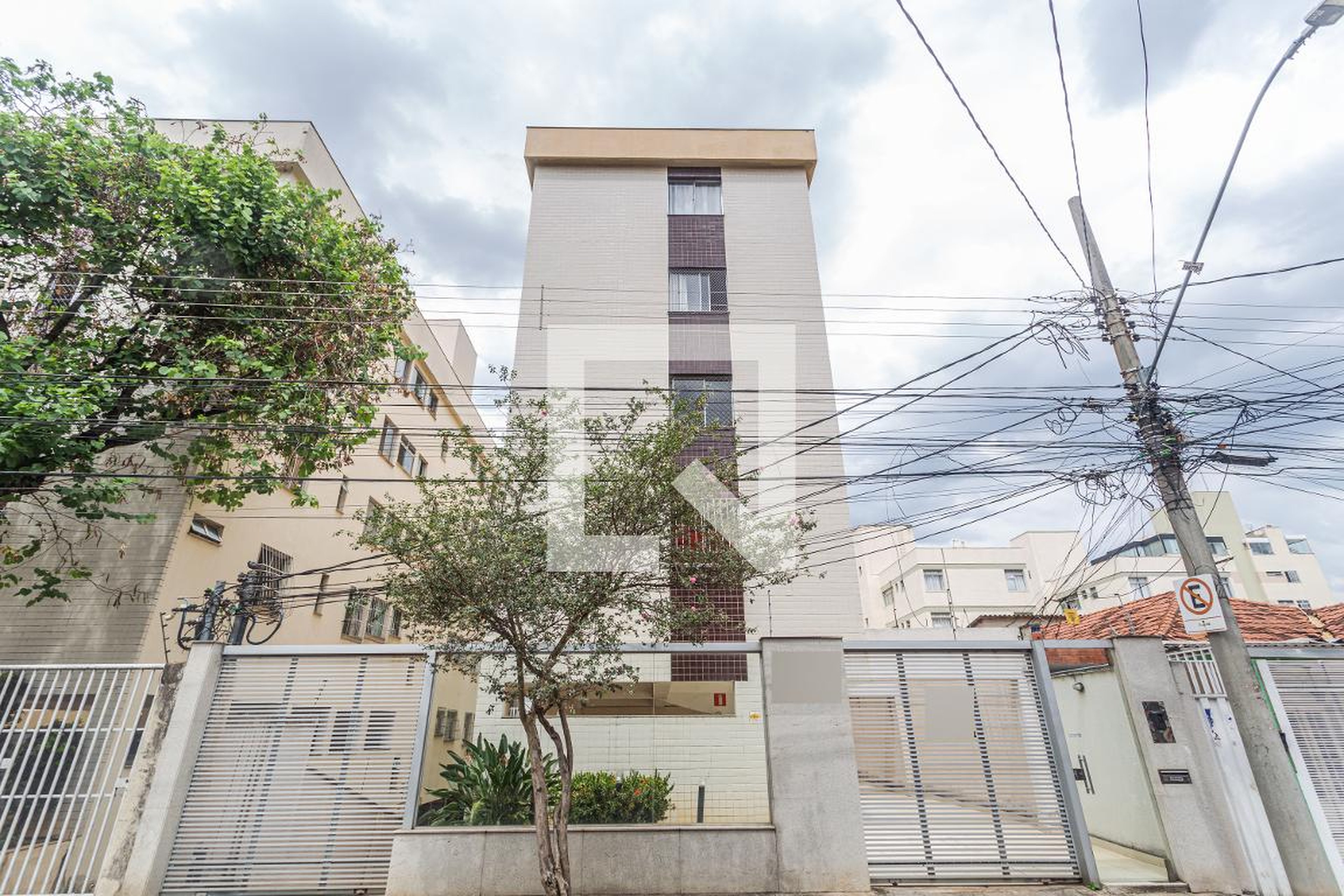 Fachada Condomínio em Rua Alabastro, 244