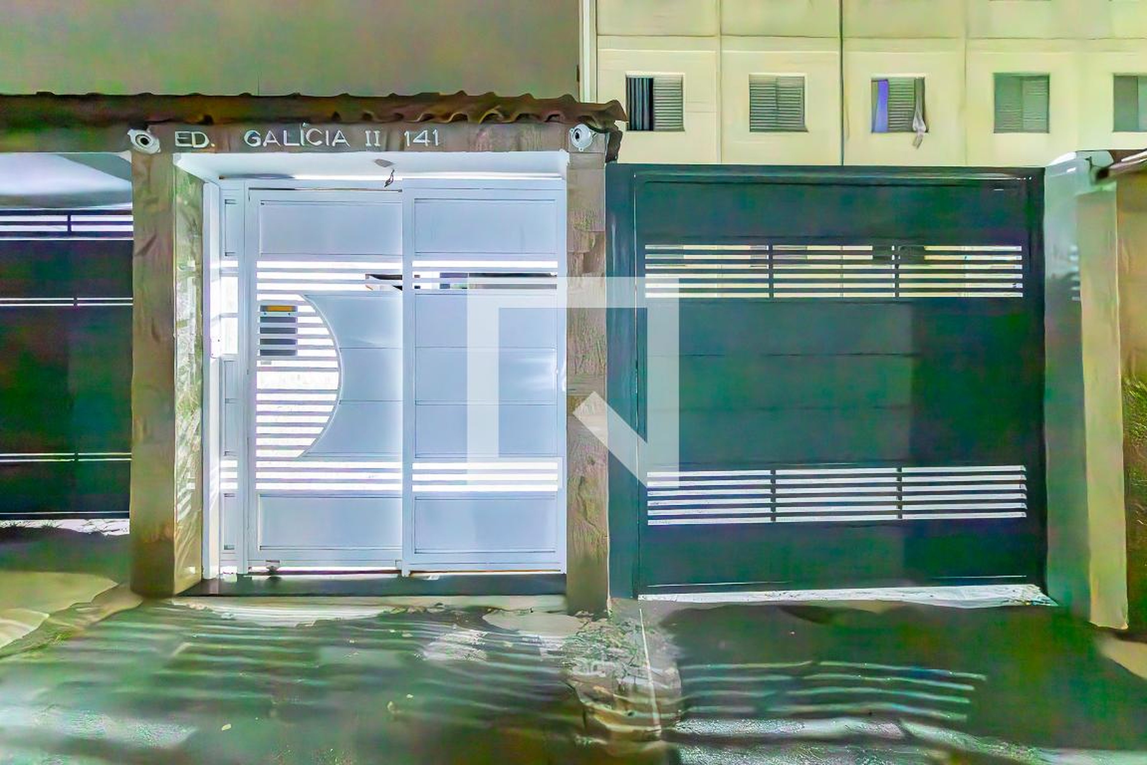 Fachada Condomínio em Rua Bernardino Prudenti, 141