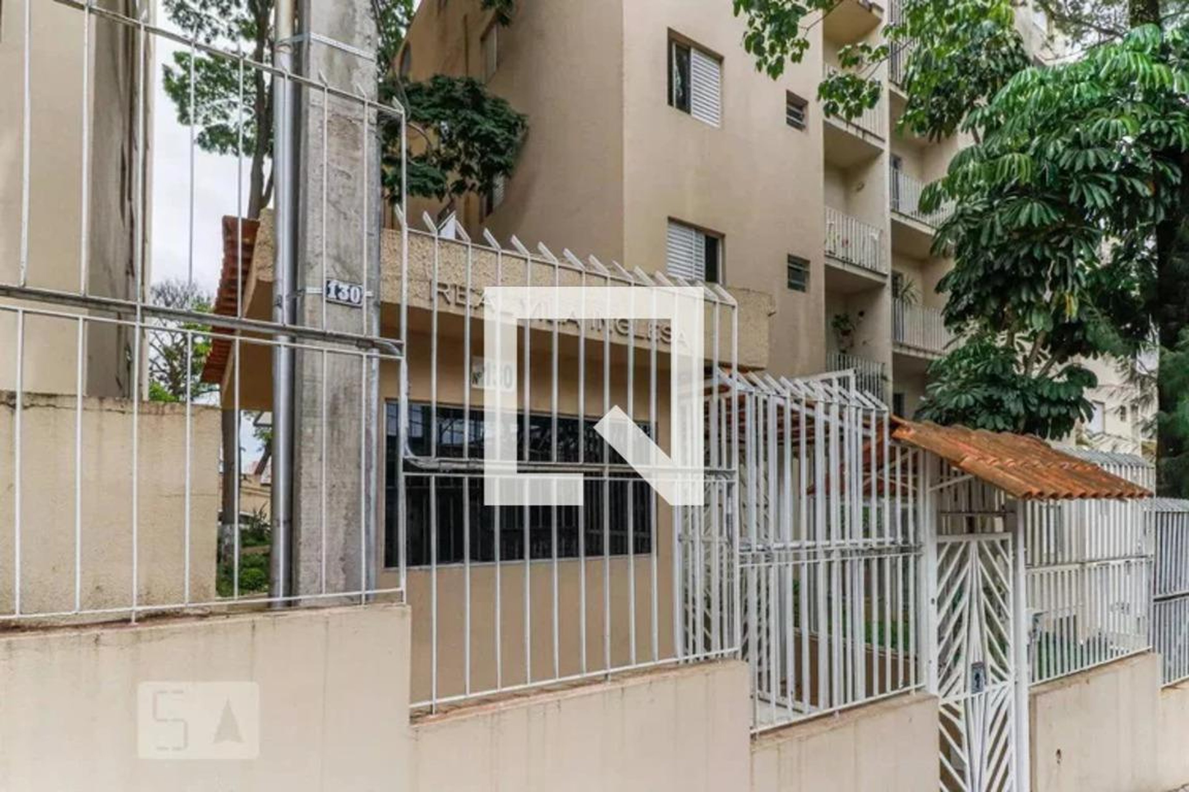 Fachada Condomínio em Rua Darabi, 62