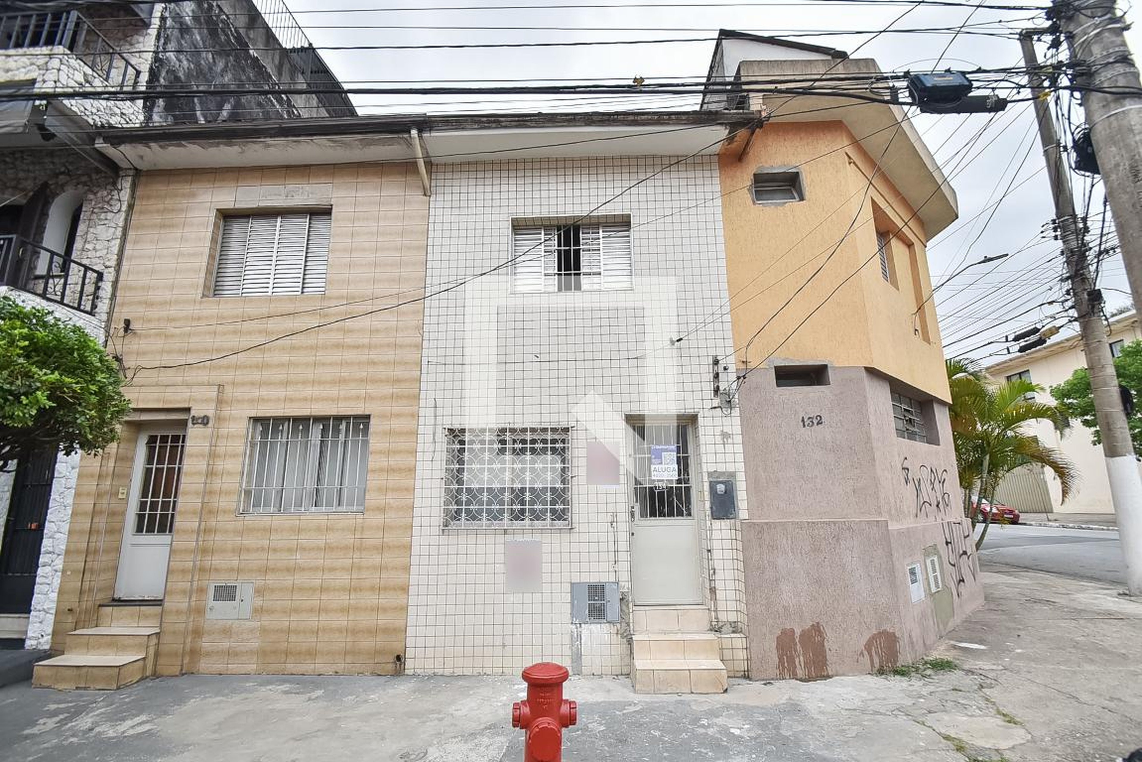 Fachada Condomínio em Rua Mil Oitocentos e Vinte e Dois, 134