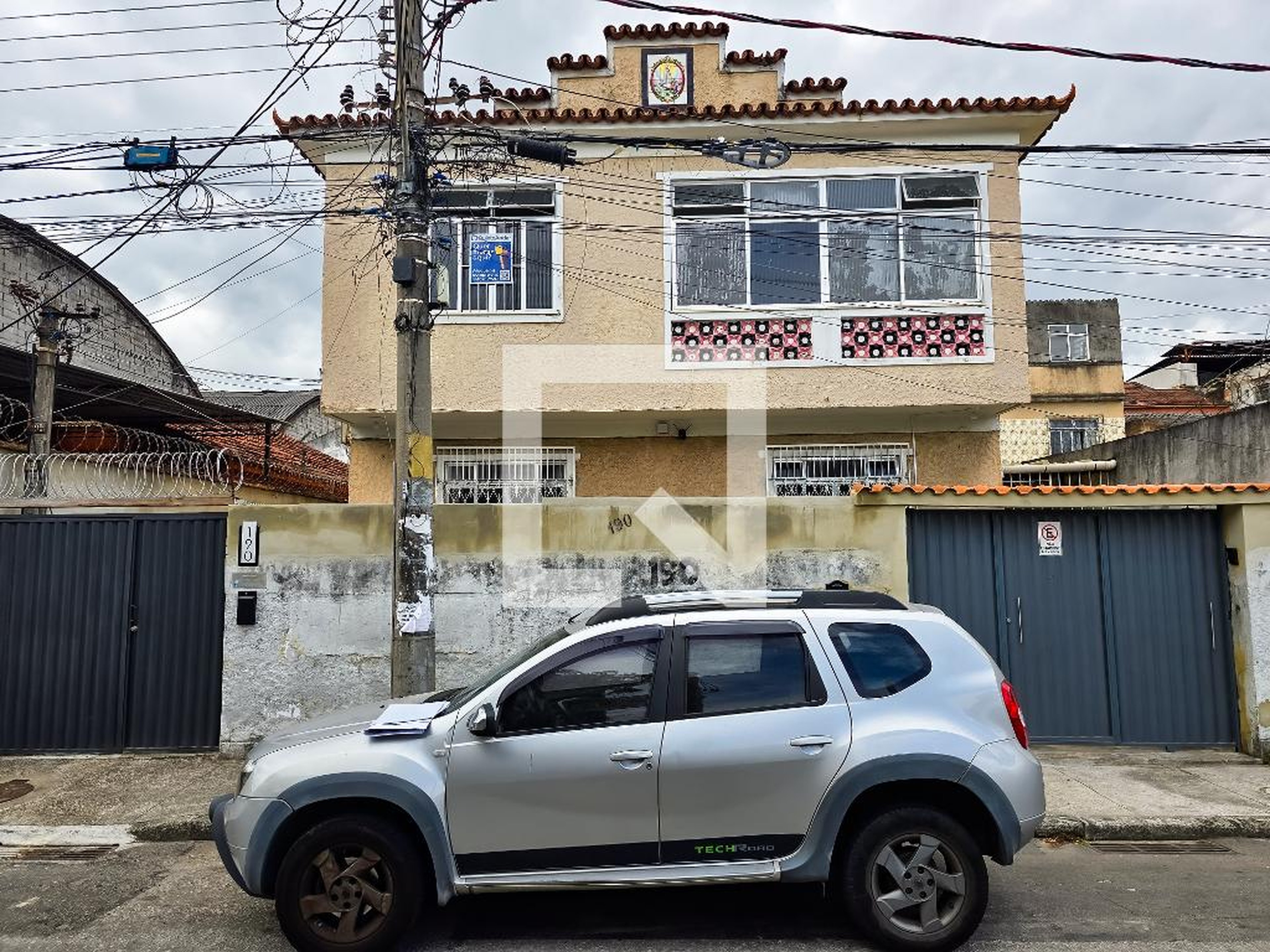 Fachada Condomínio em Rua Miraluz, 190