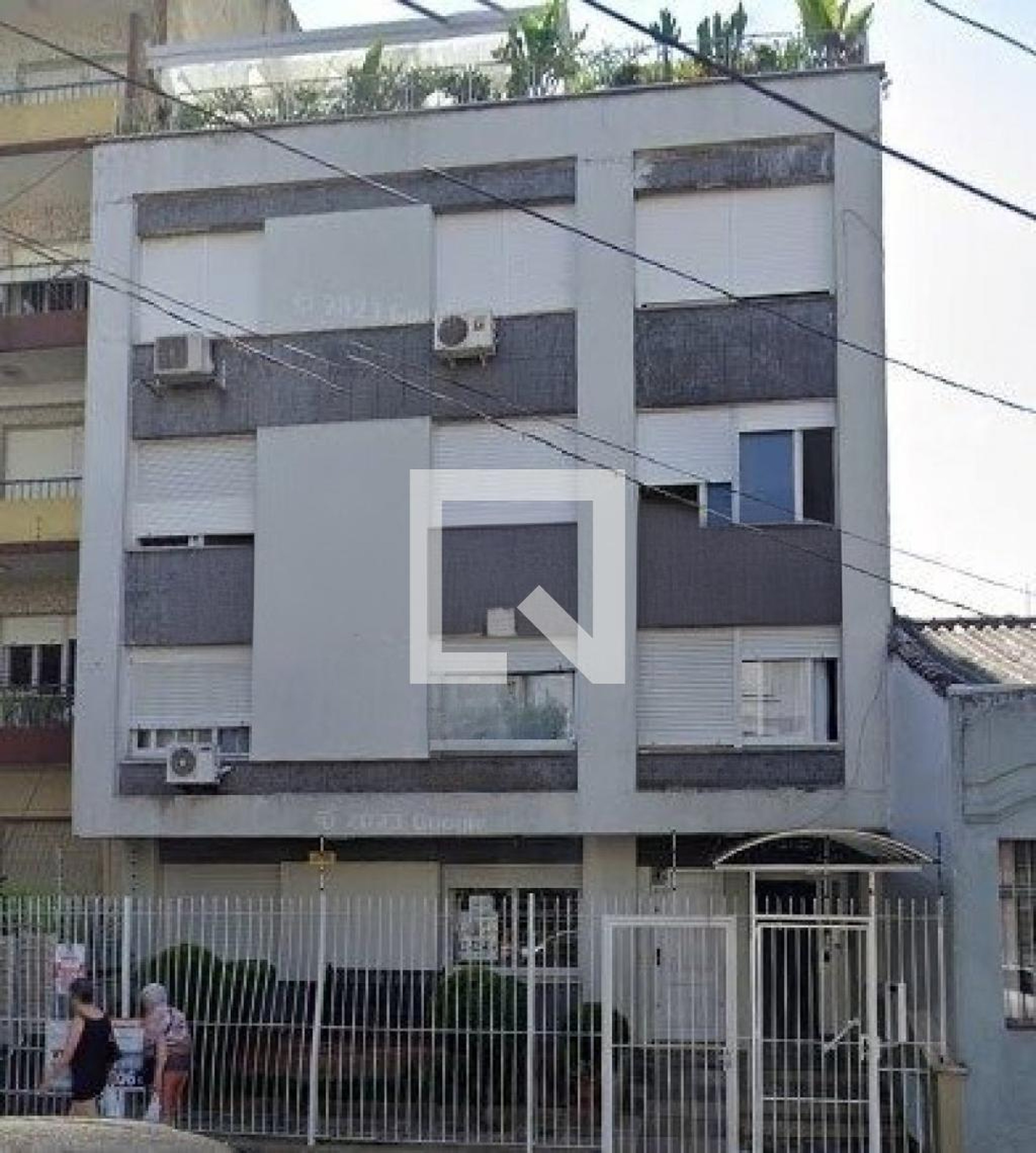 Fachada Condomínio em Rua: Fernandes Vieira, 488