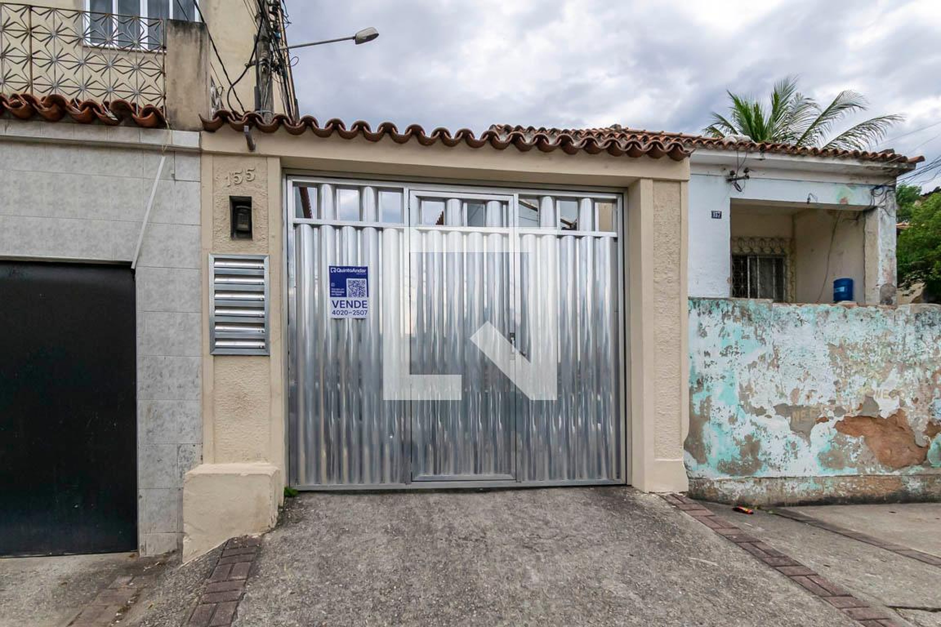 Fachada Condomínio em Rua Gustavo de Andrade, 155