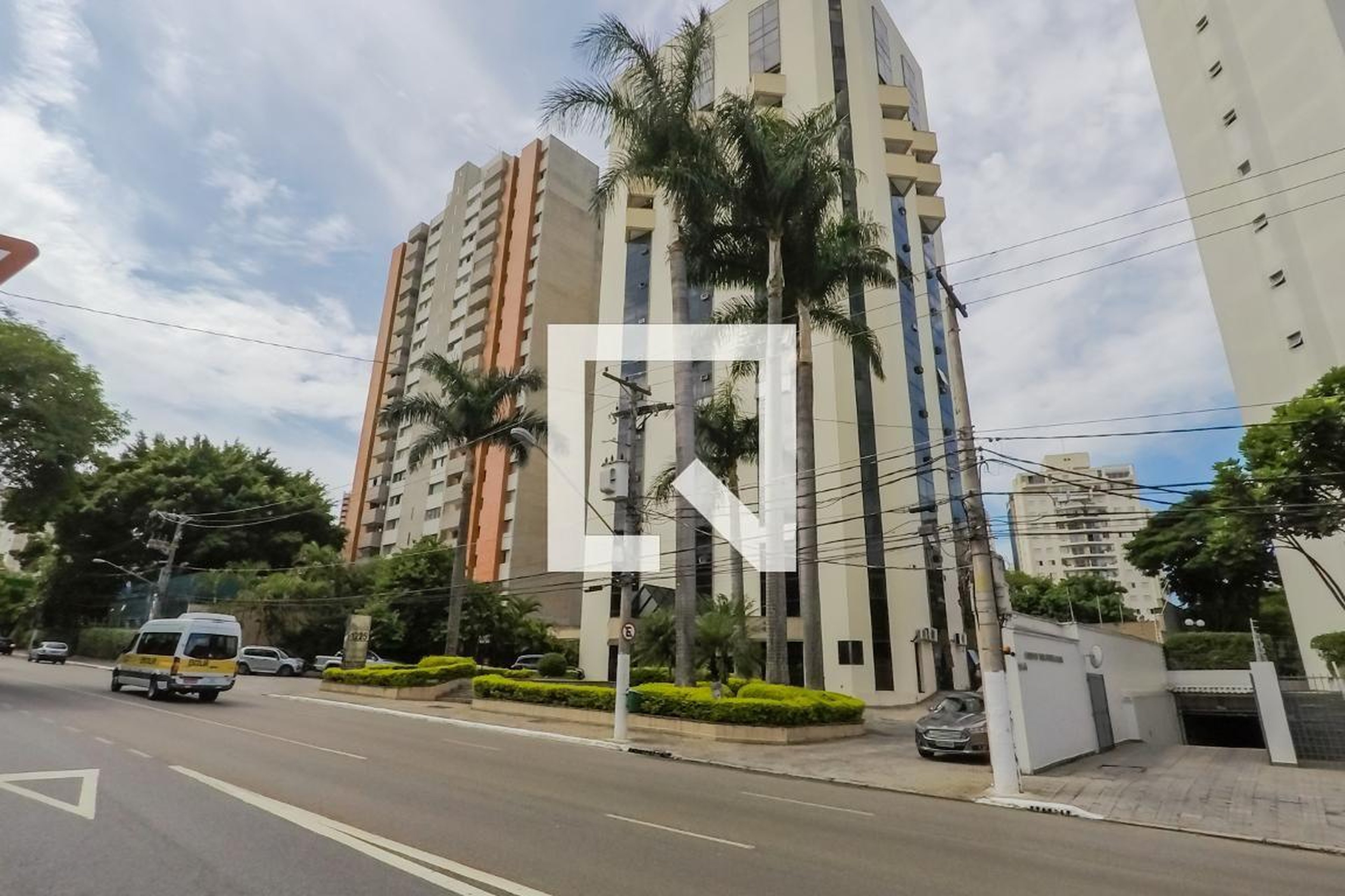 Fachada Condomínio Hotel Bienal Suítes