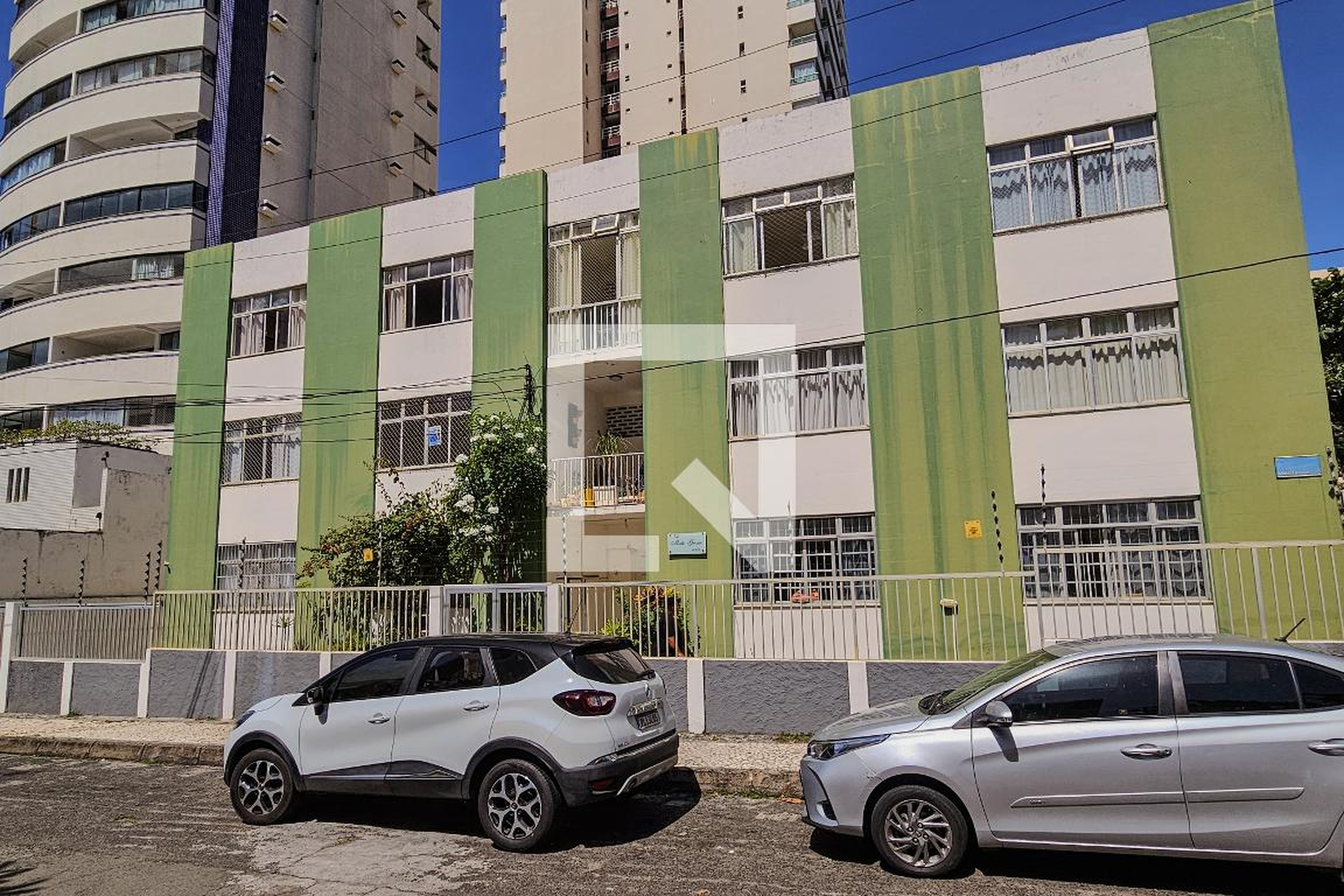 Fachada Condomínio em Rua Mato Grosso, 305