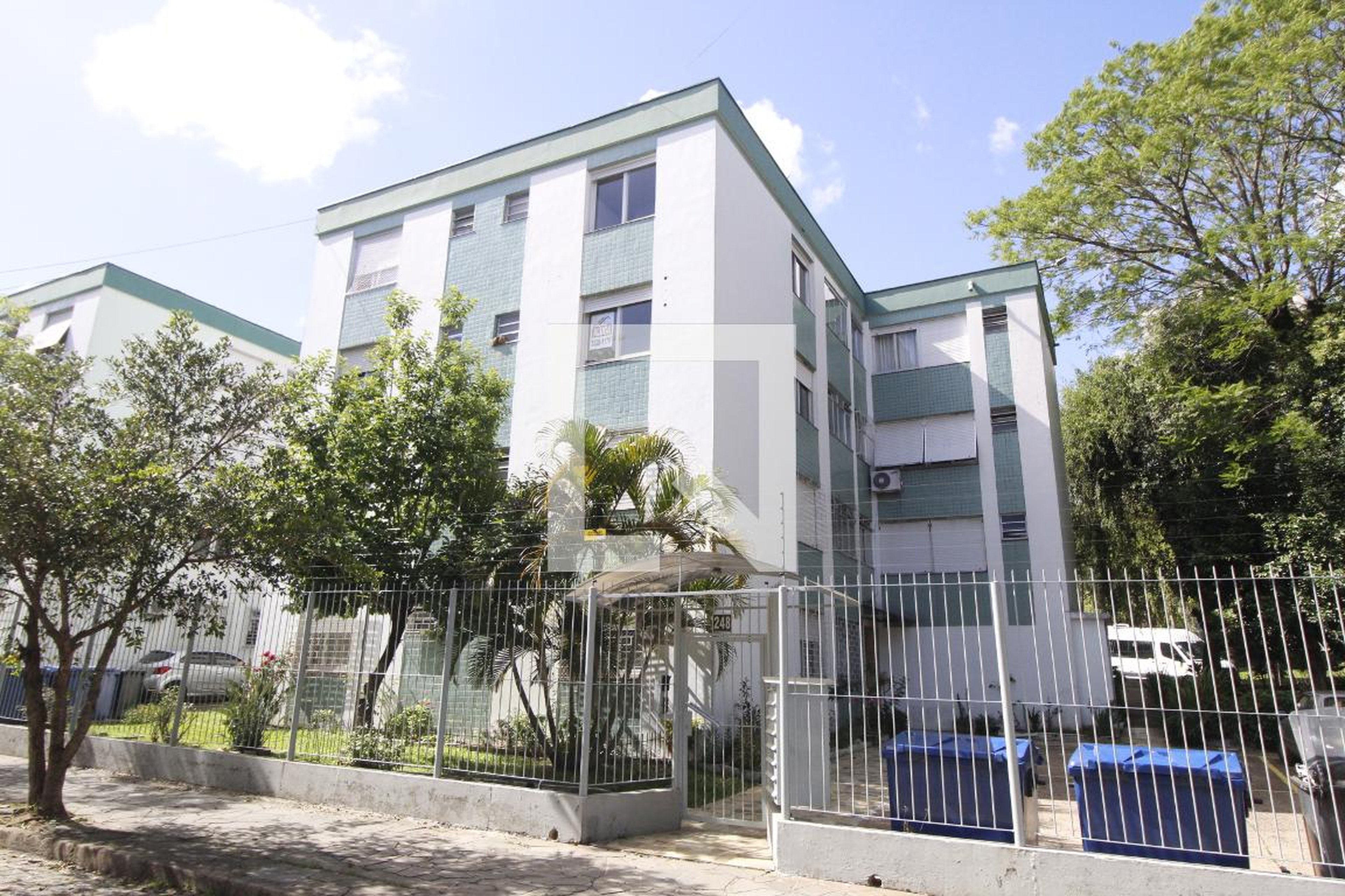 Fachada Condomínio em Rua Domingos Seguézio, 248