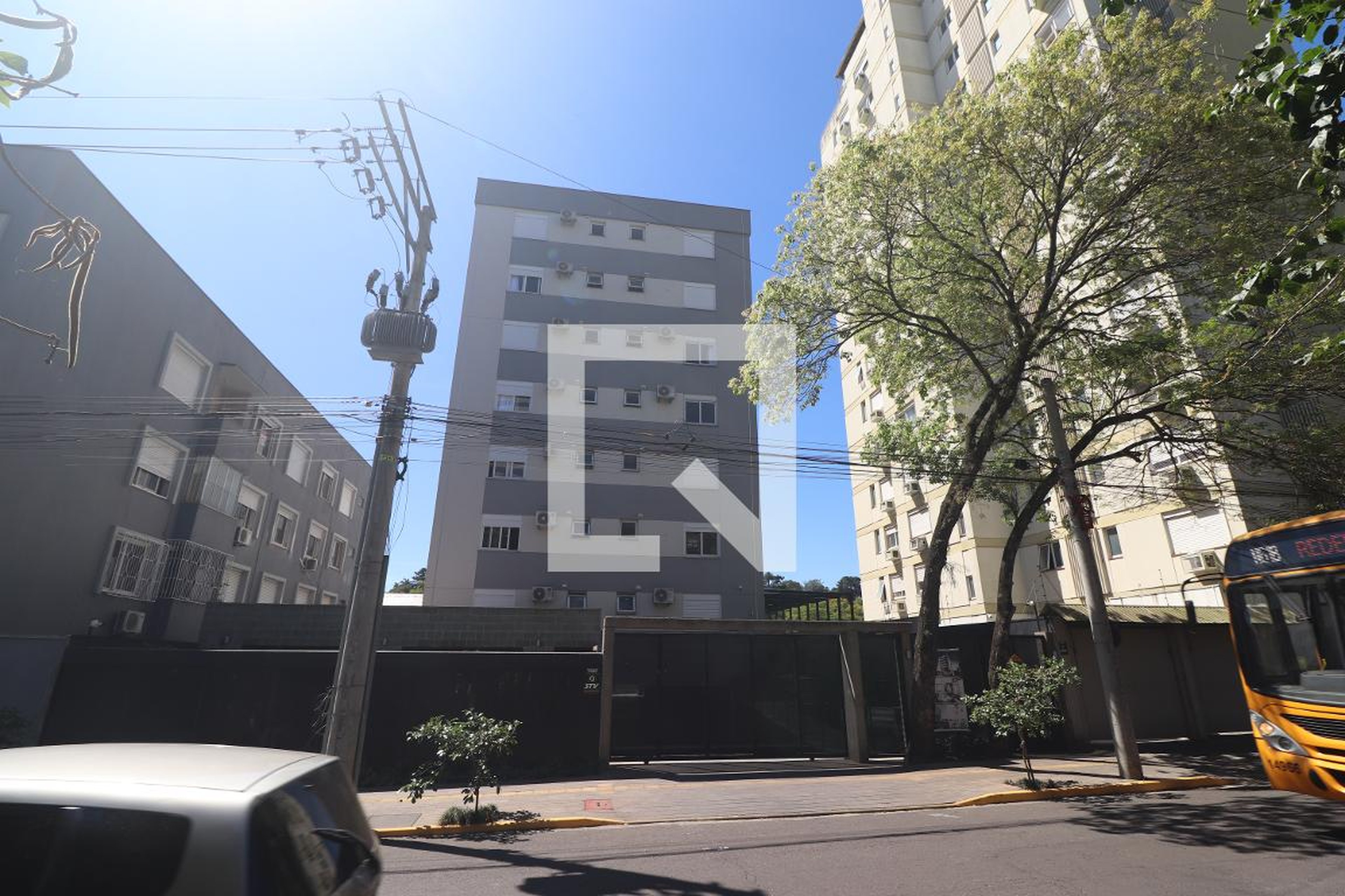 Fachada Condomínio em Rua Domingos de Almeida, 522