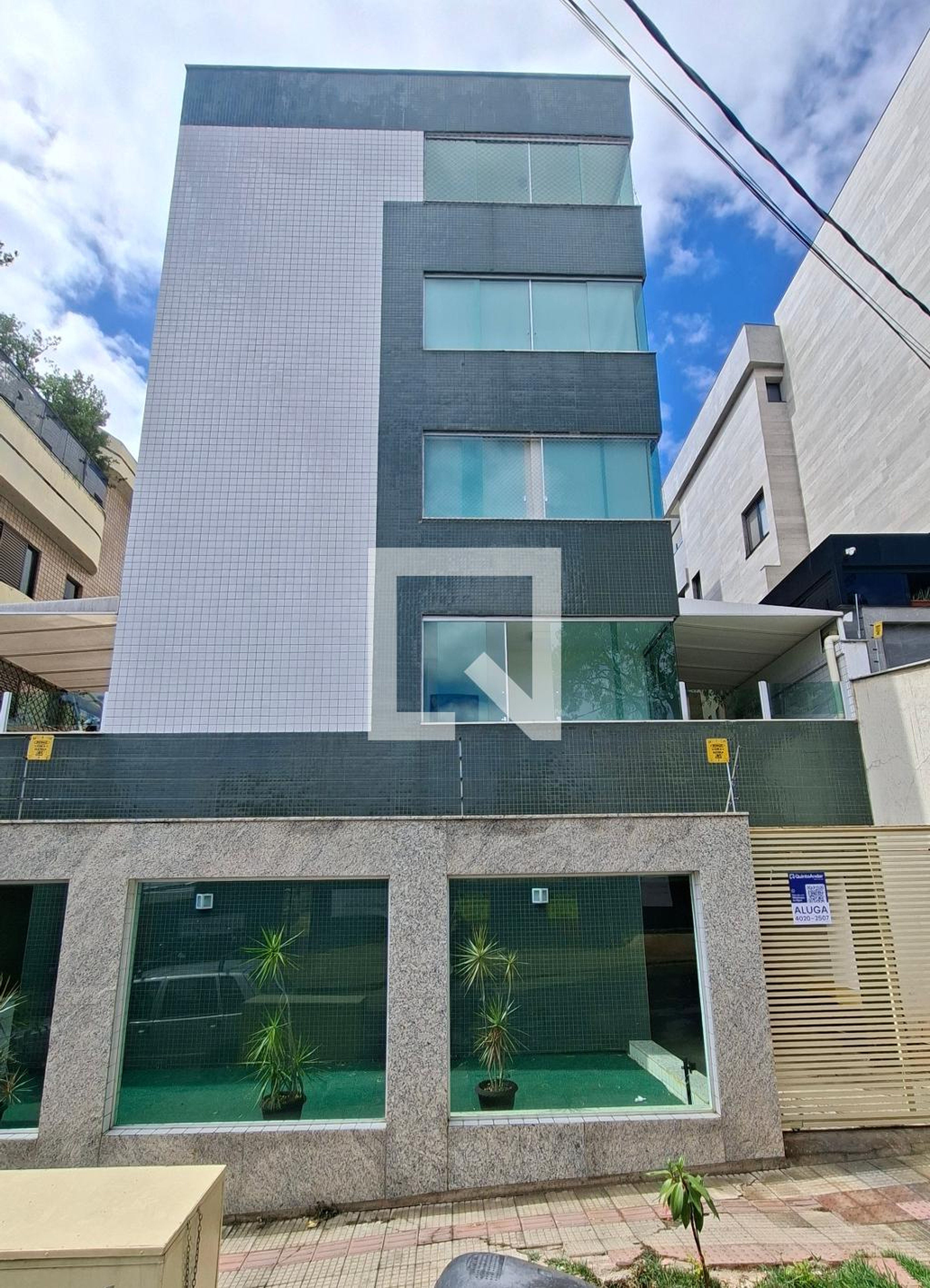 Fachada Condomínio em Rua Maestro Francisco Flôres, 123
