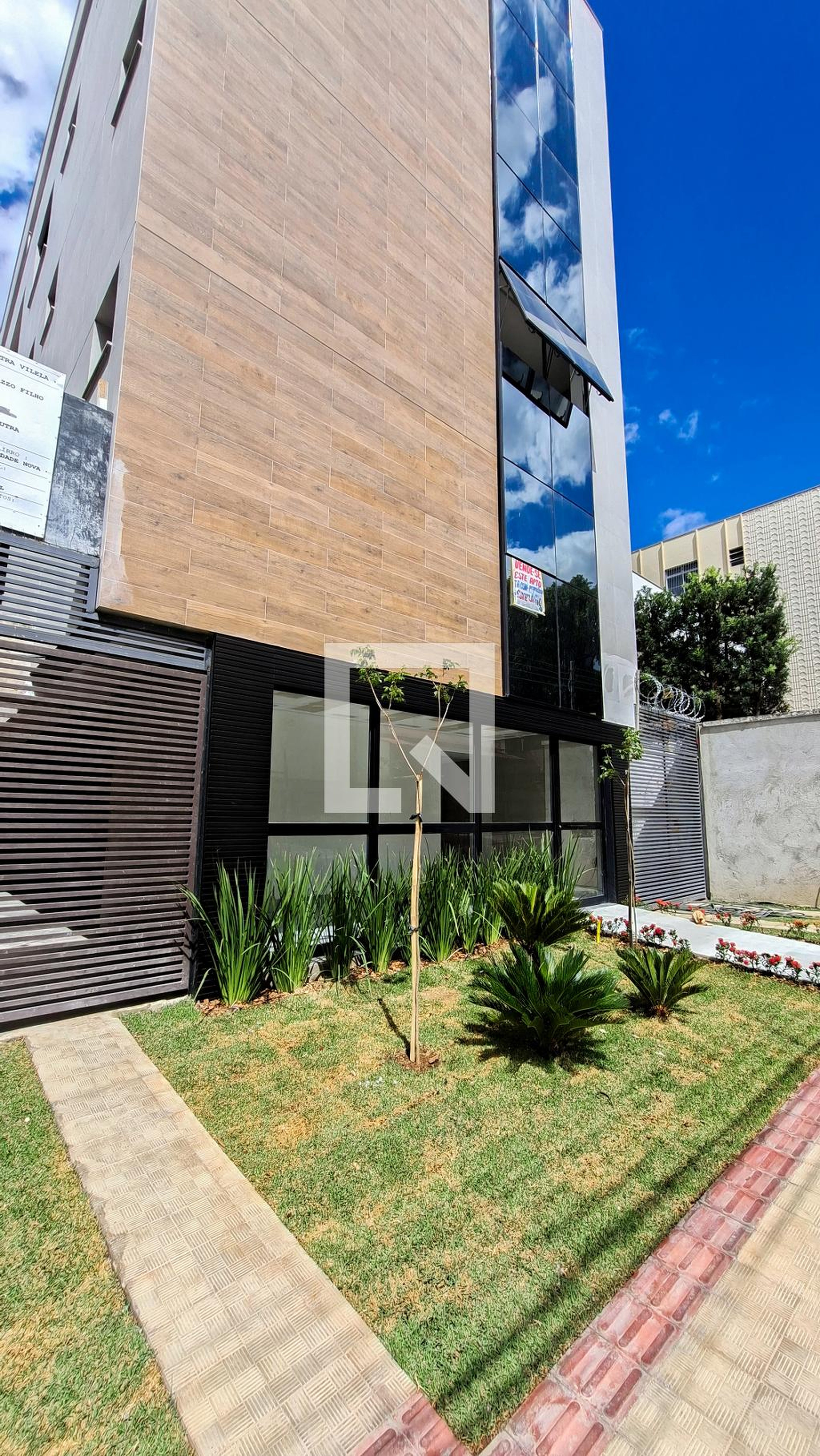 Fachada Condomínio em Rua Luther King, 118