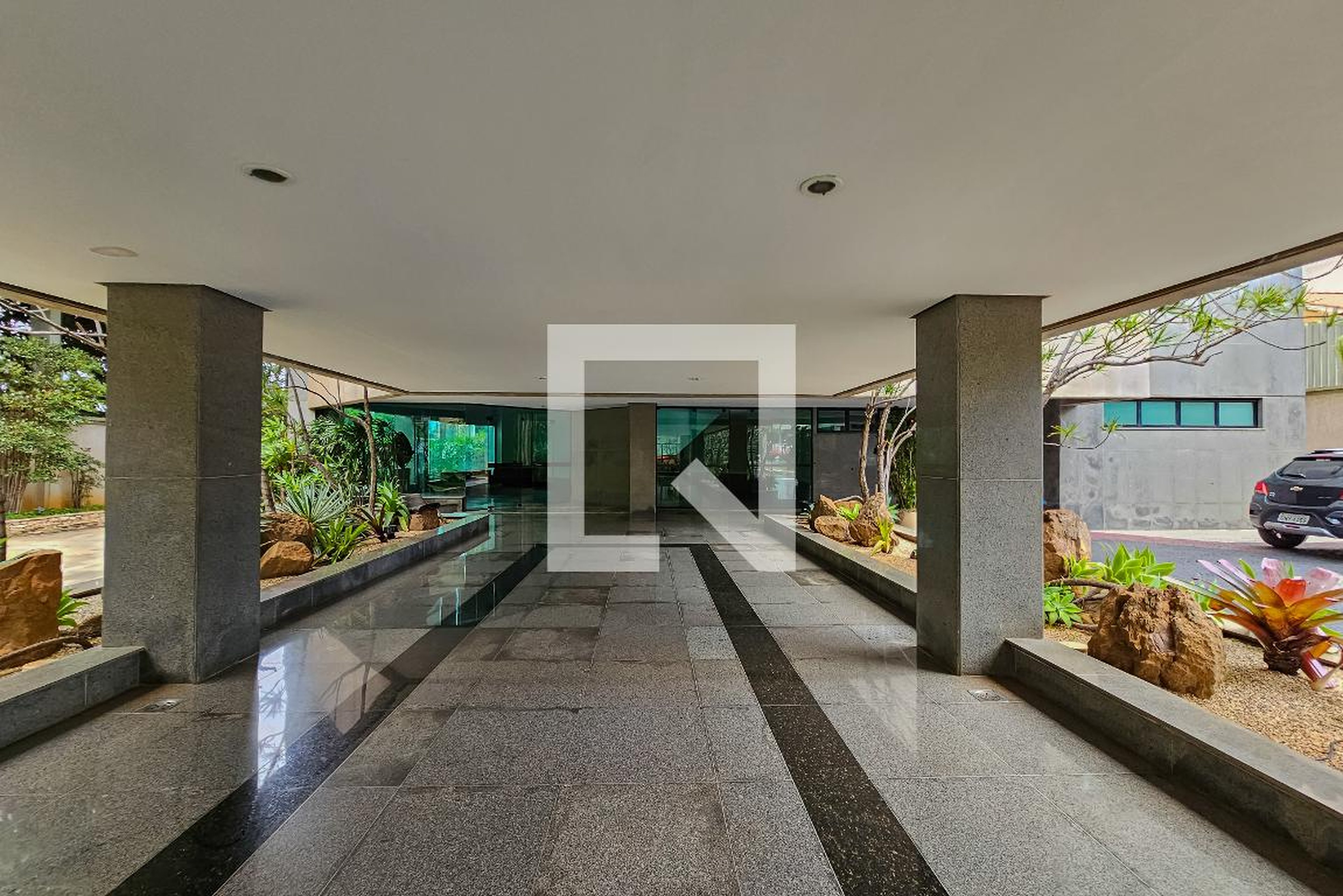 Entrada Condomínio em Rua Serranos, 88